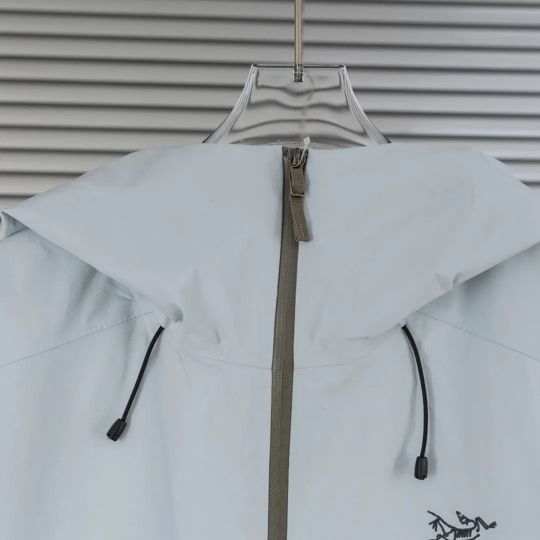 Beta LT GORE-TEX Hooded Jacket D30023647 — view 4