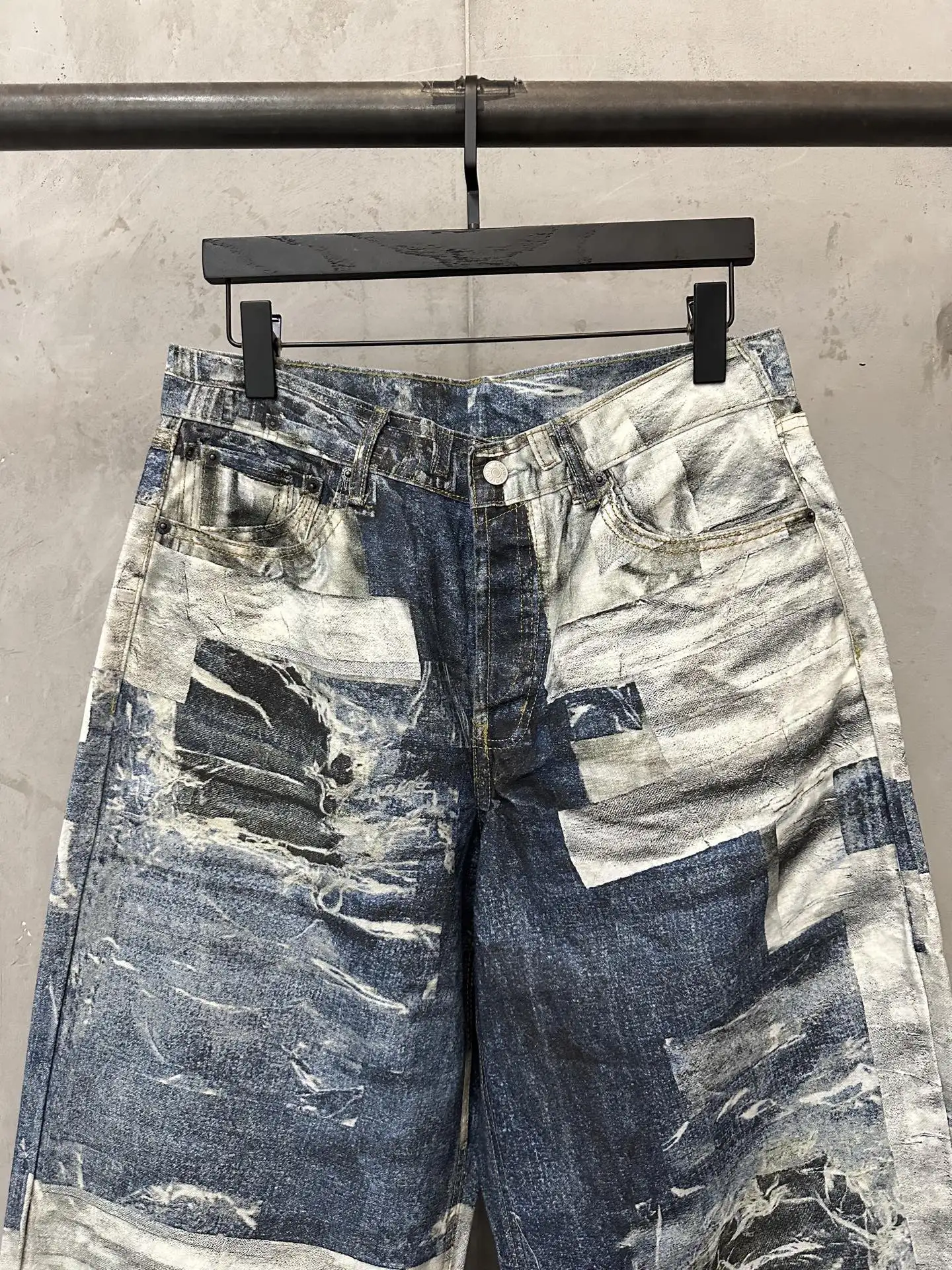 Trompe L'oeil Print Straight-Leg Jeans D31022227 — view 3