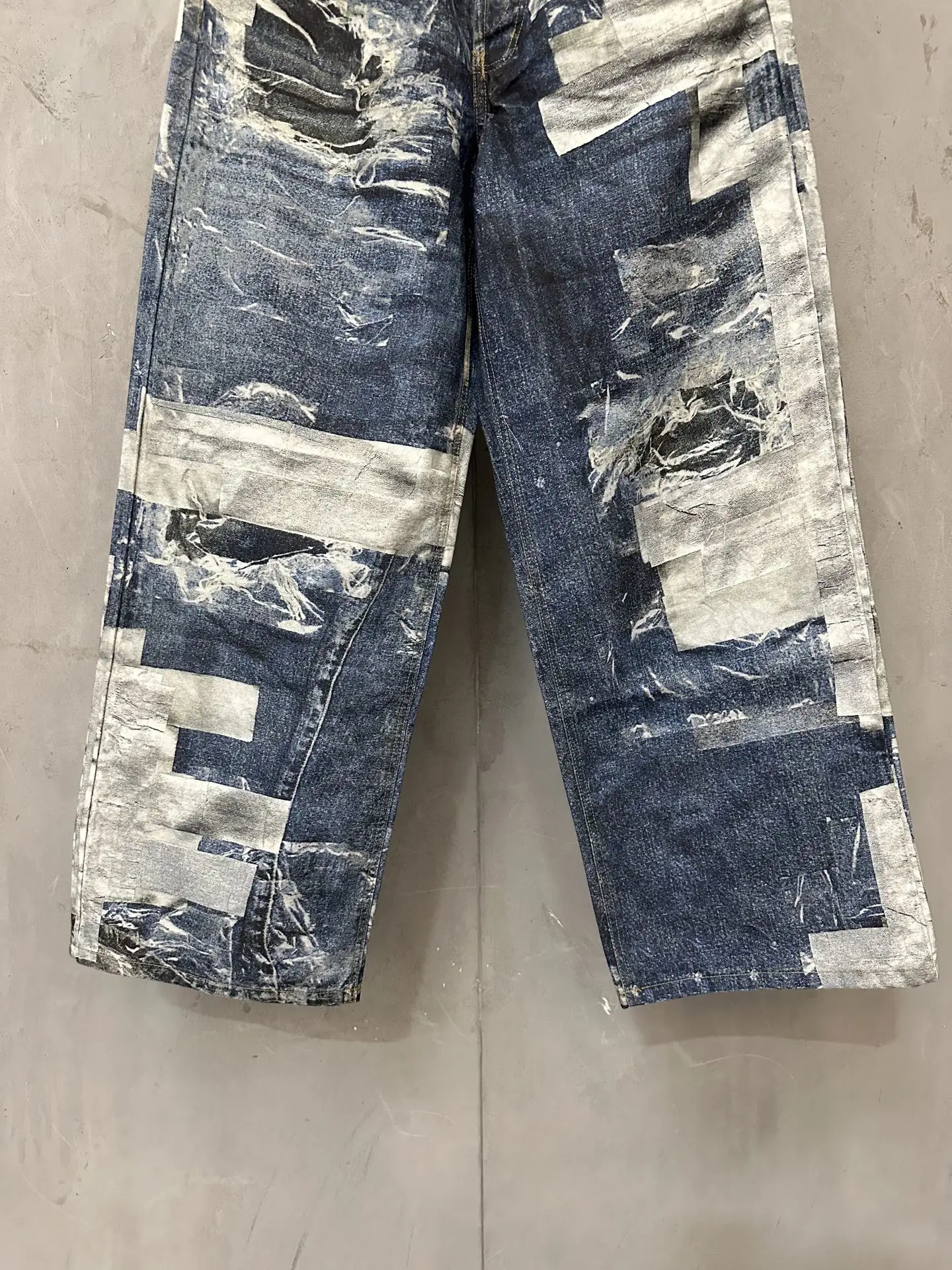 Trompe L'oeil Print Straight-Leg Jeans D31022227 — view 4