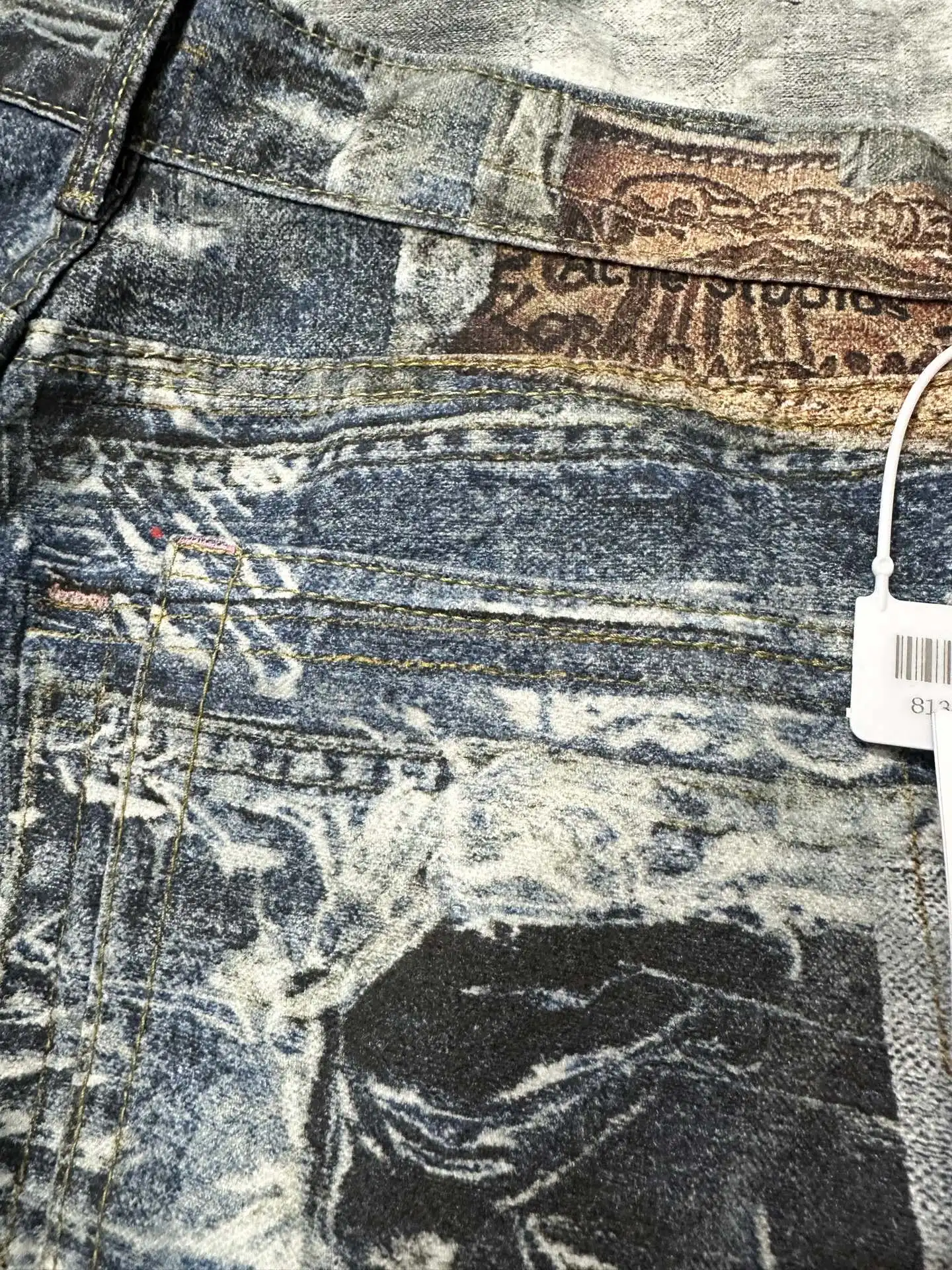 Trompe L'oeil Print Straight-Leg Jeans D31022227 — view 8