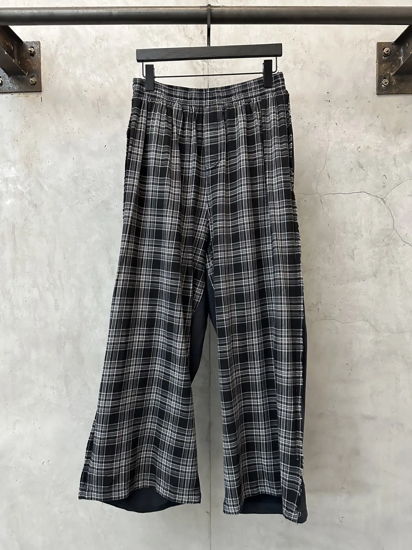 Plaid Paneled Wide-Leg Trousers D31011924