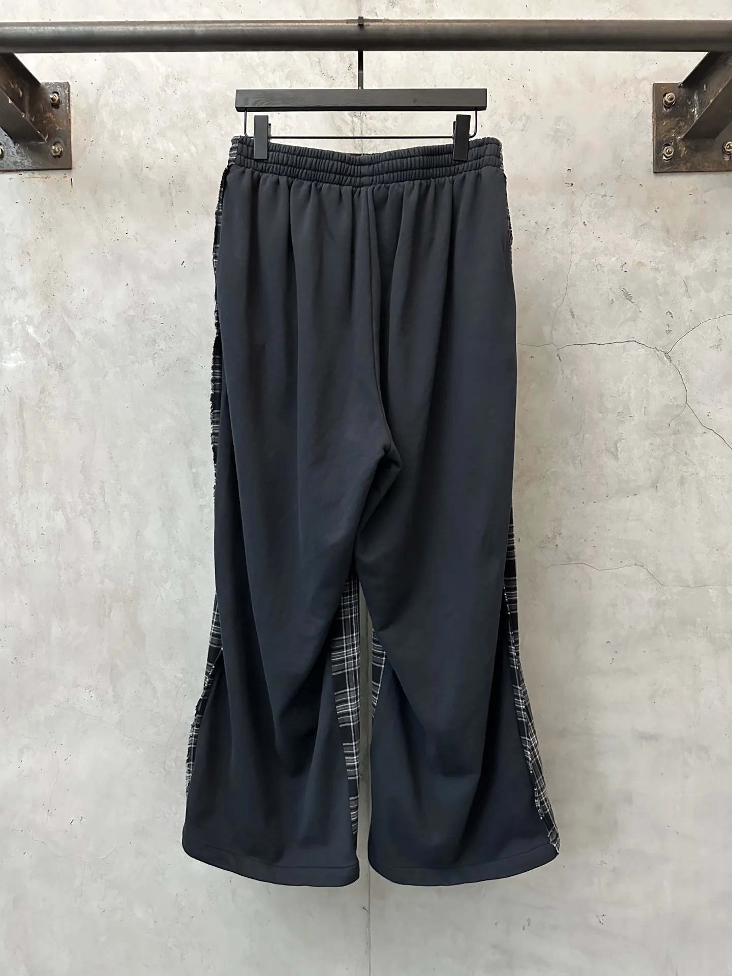 Plaid Paneled Wide-Leg Trousers D31011924 — view 2