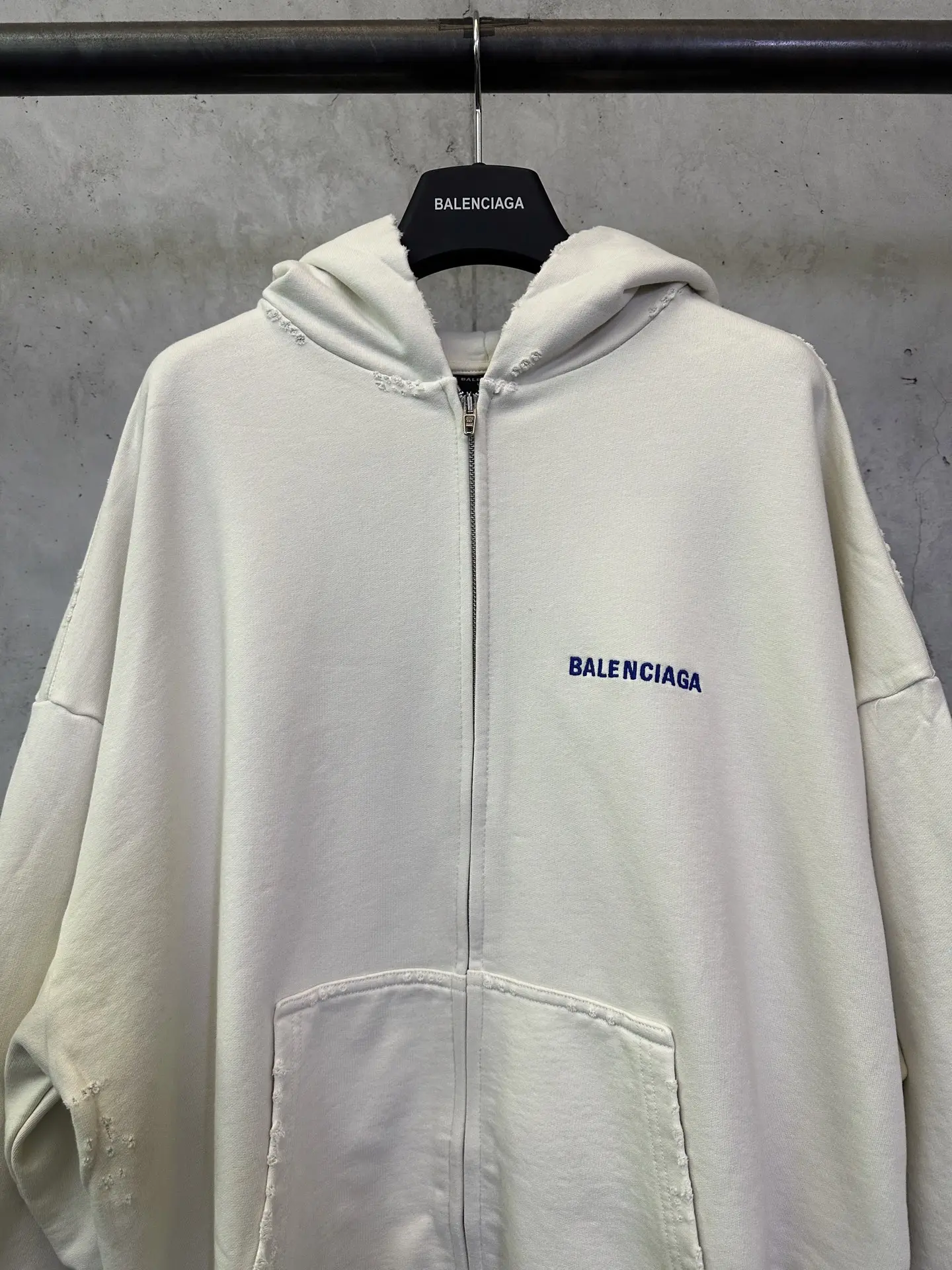 Logo-Embroidered Distressed Zip-Up Hoodie D31011498 — view 3
