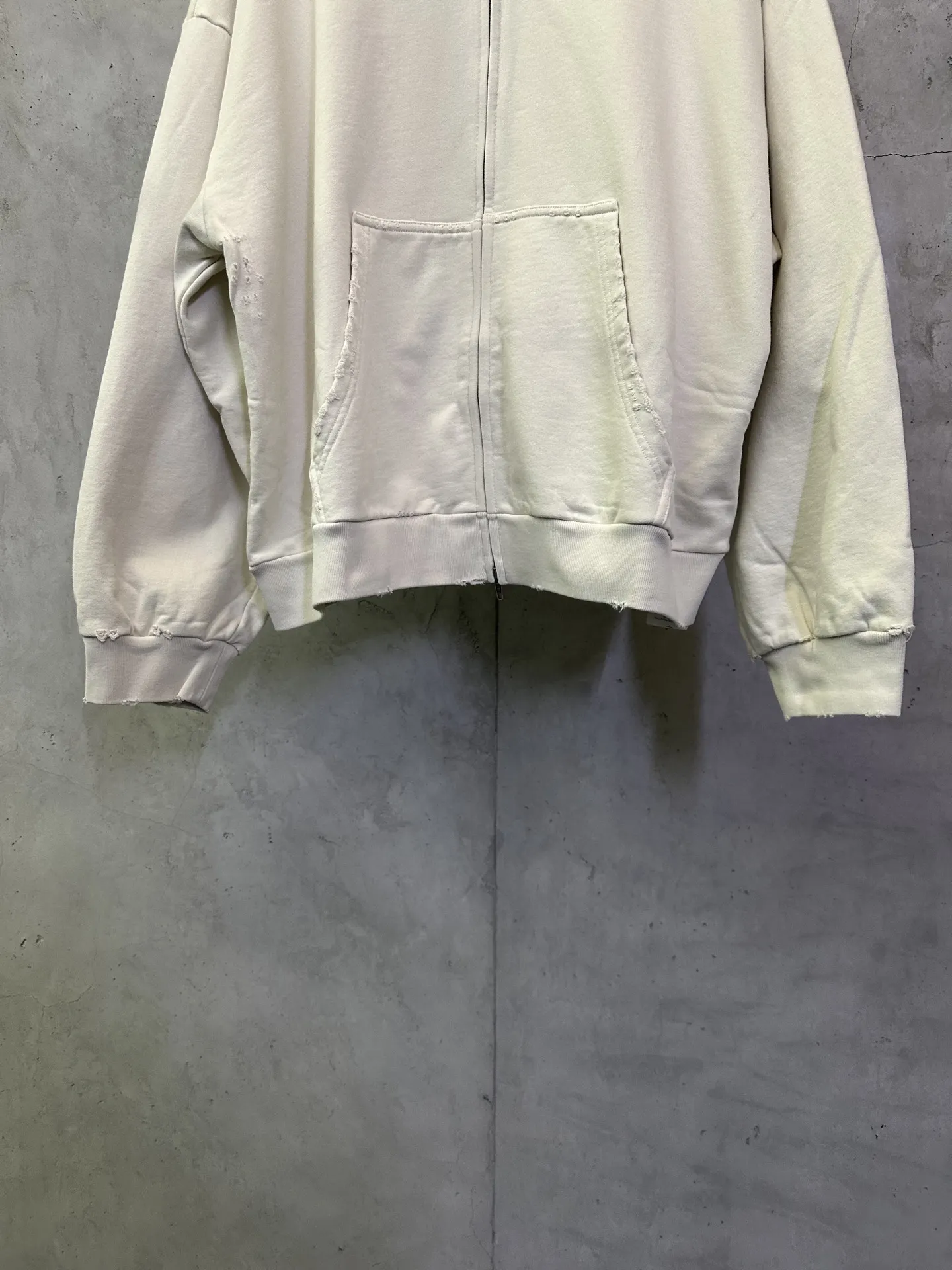 Logo-Embroidered Distressed Zip-Up Hoodie D31011498 — view 4