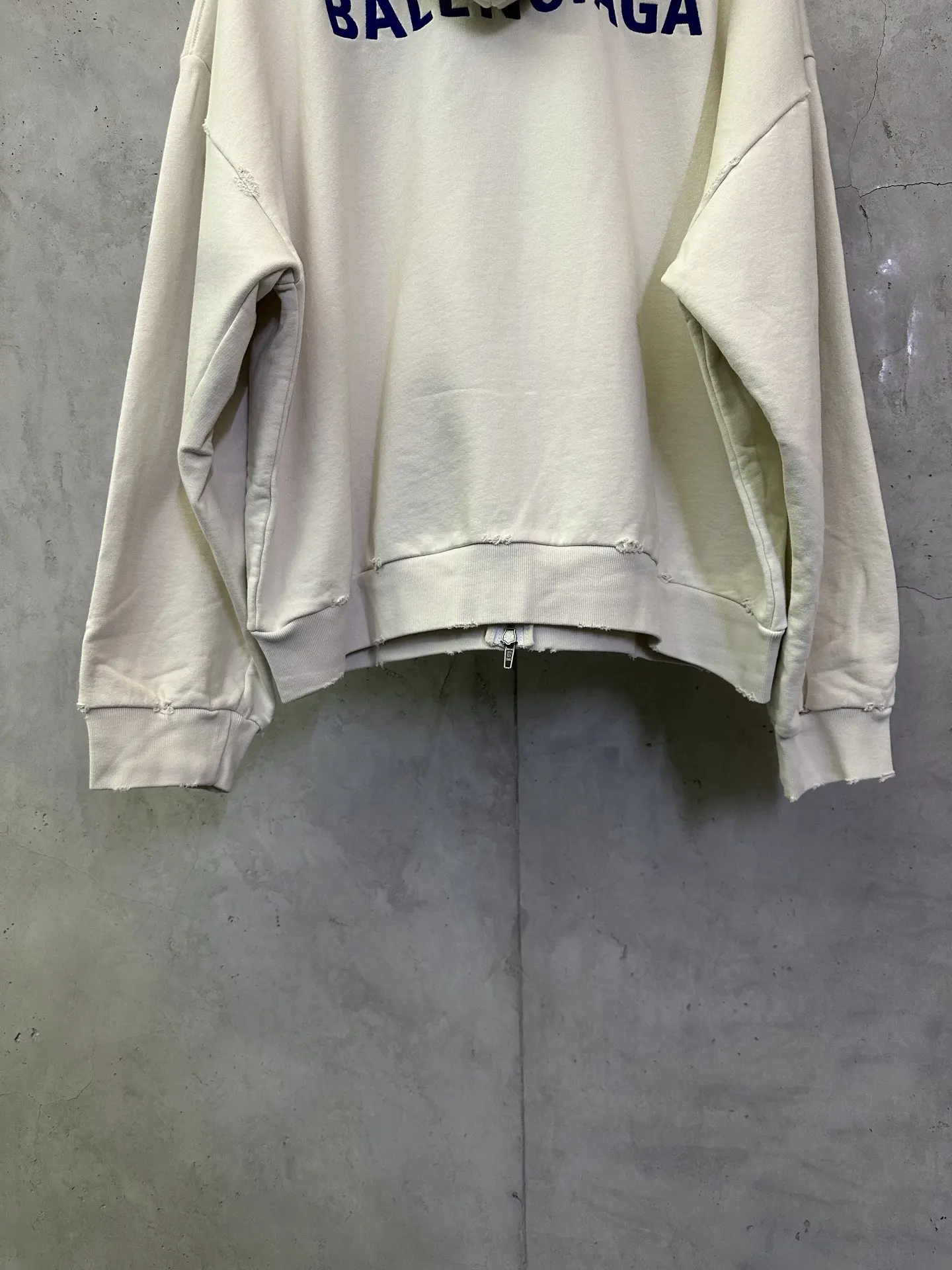 Logo-Embroidered Distressed Zip-Up Hoodie D31011498 — view 6