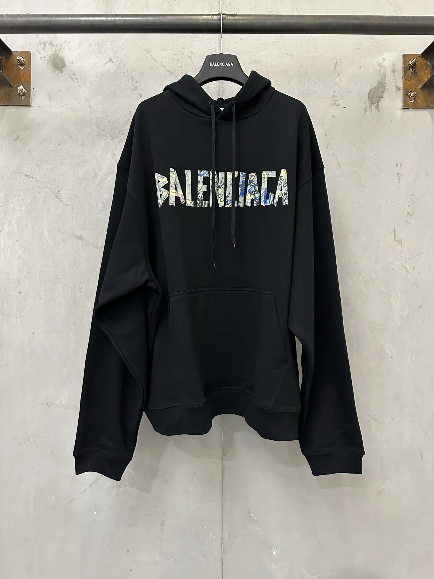 Graffiti Tape Logo Oversized Hoodie D31020524