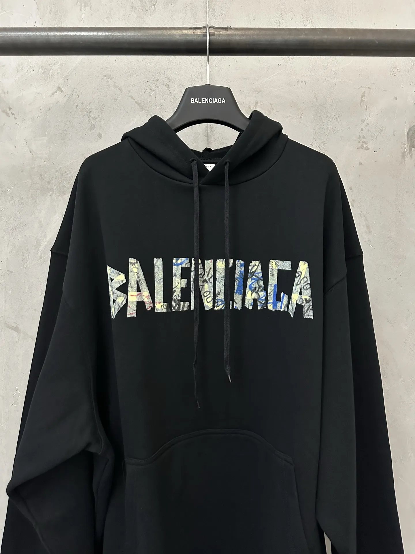 Graffiti Tape Logo Oversized Hoodie D31020524 — view 3
