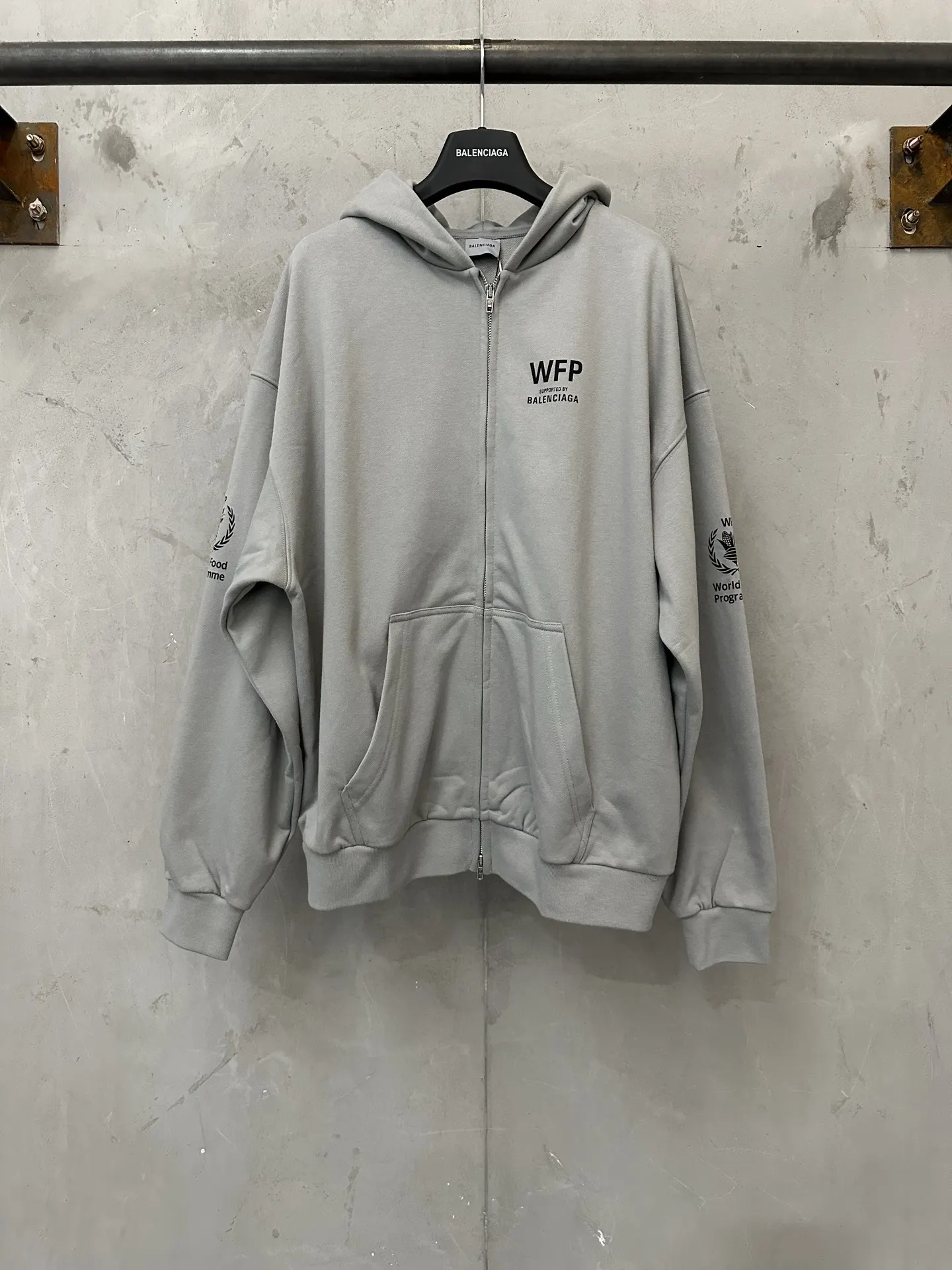 WFP Logo-Print Zip-Up Hoodie D31020526