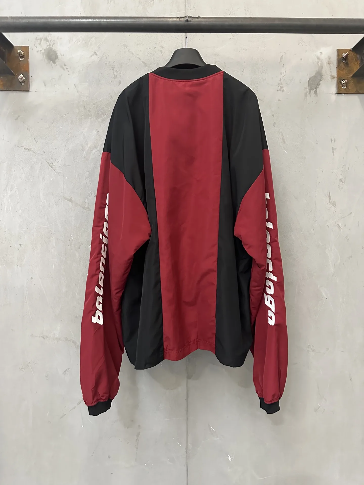 Color-Block Nylon V-Neck Jersey D31023082 — view 2