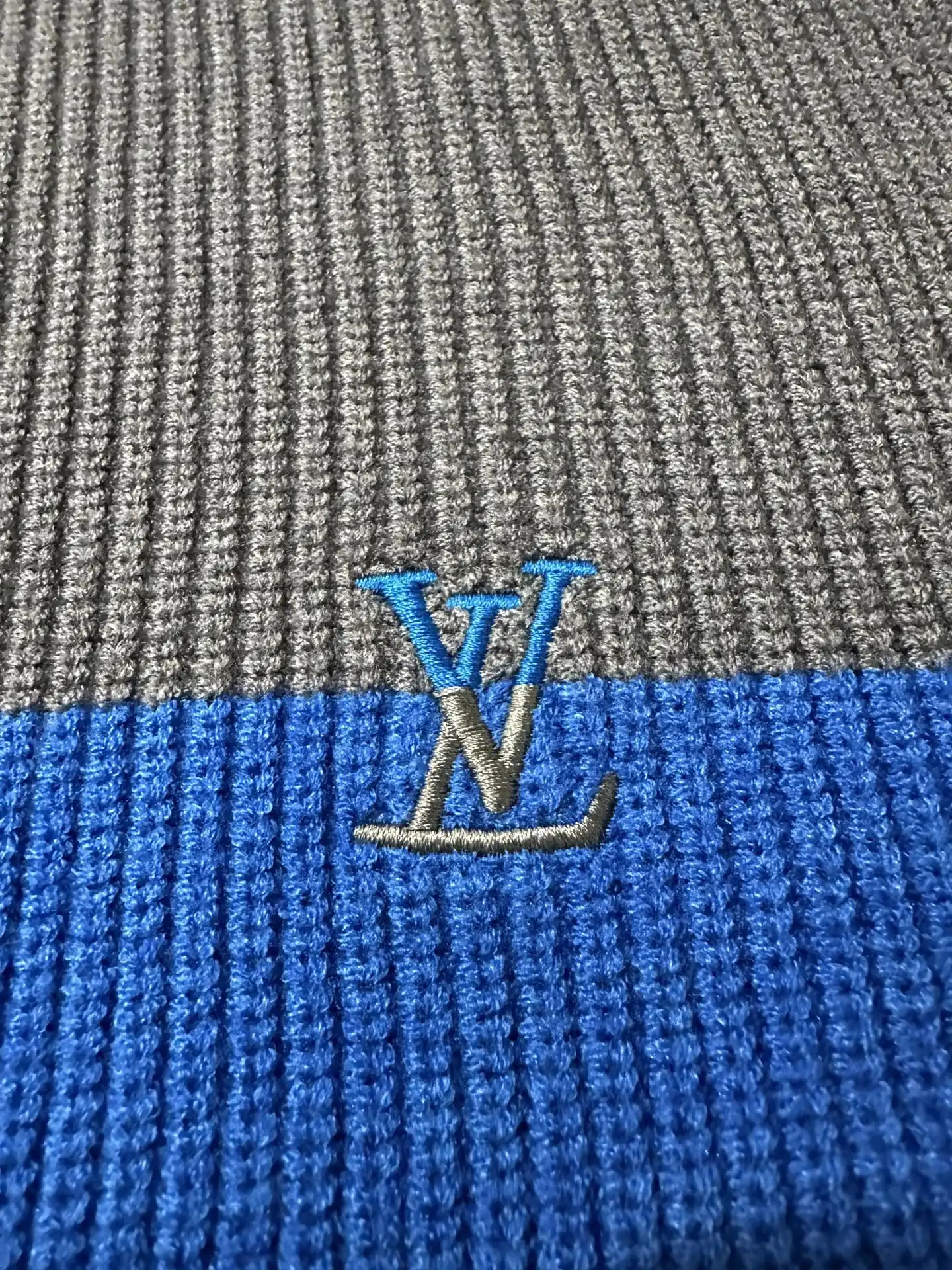 Logo Embroidered Wool-Cashmere Knit Polo Shirt D31023158 — view 7