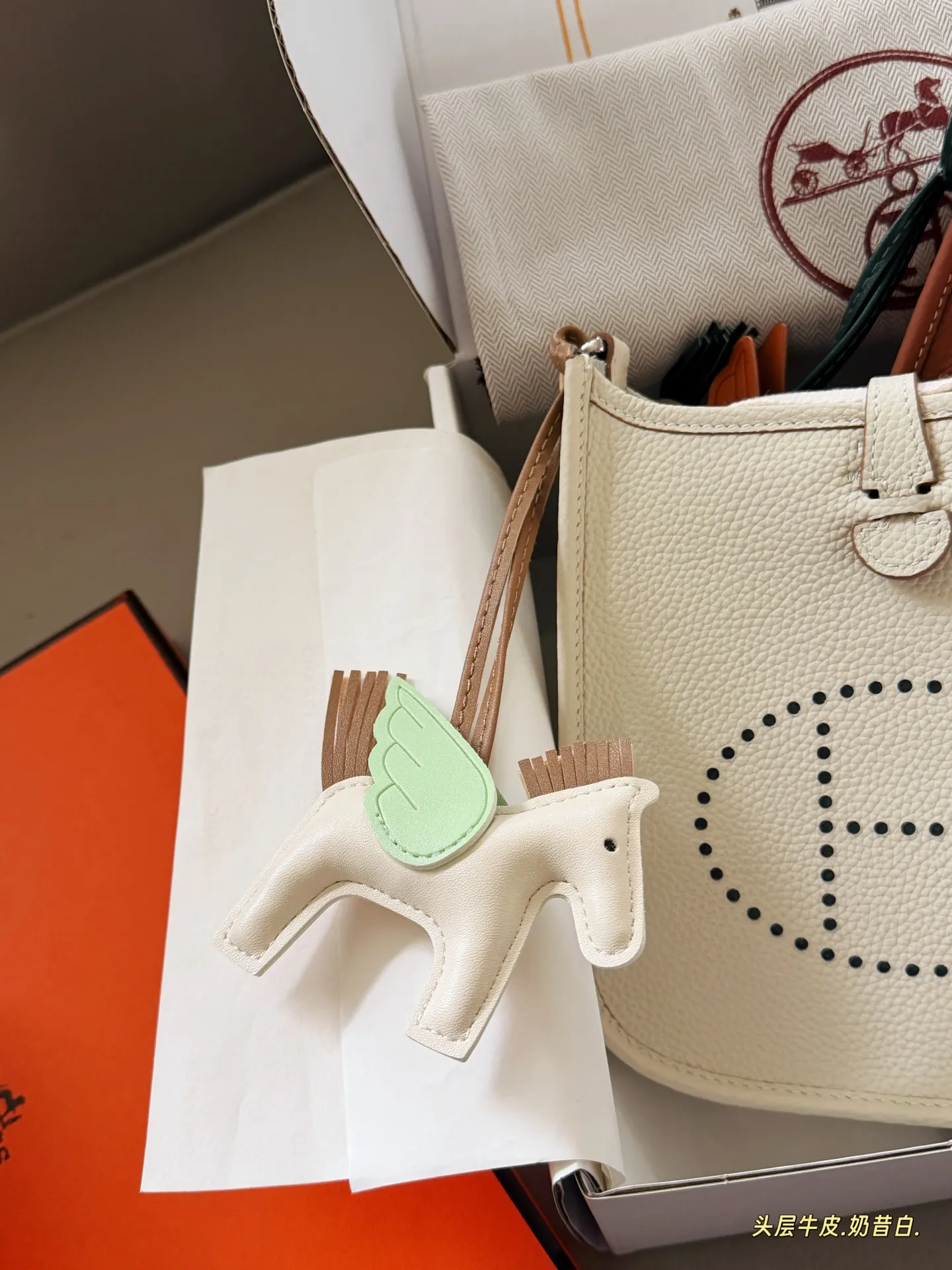 Evelyne Mini Crossbody Bag D31018322 — view 4