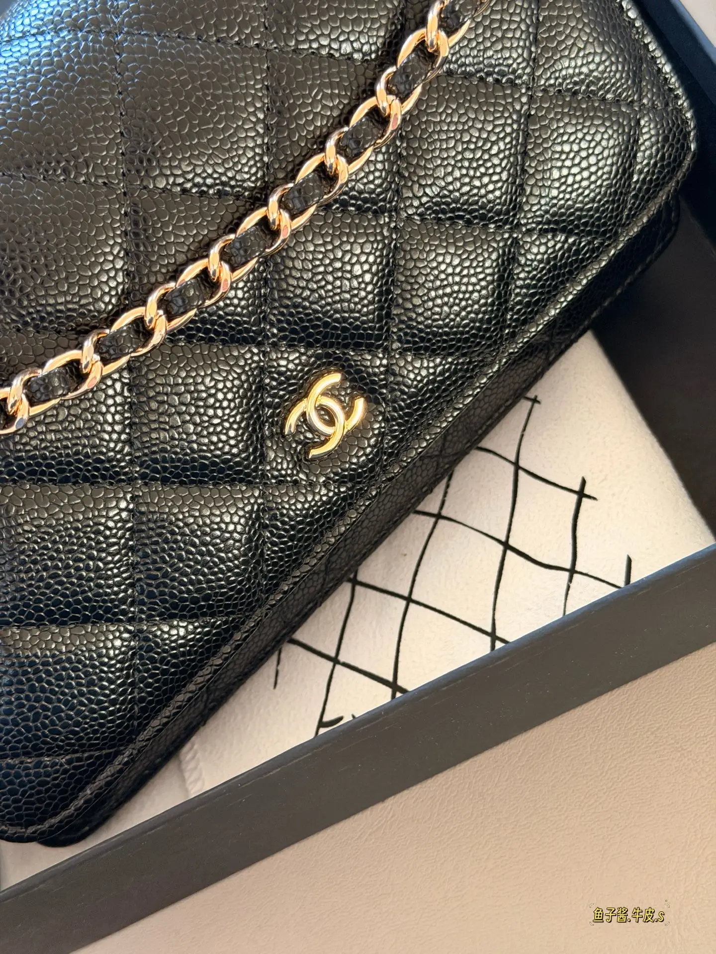 Quilted Caviar Leather Wallet on Chain D31018161 — view 3
