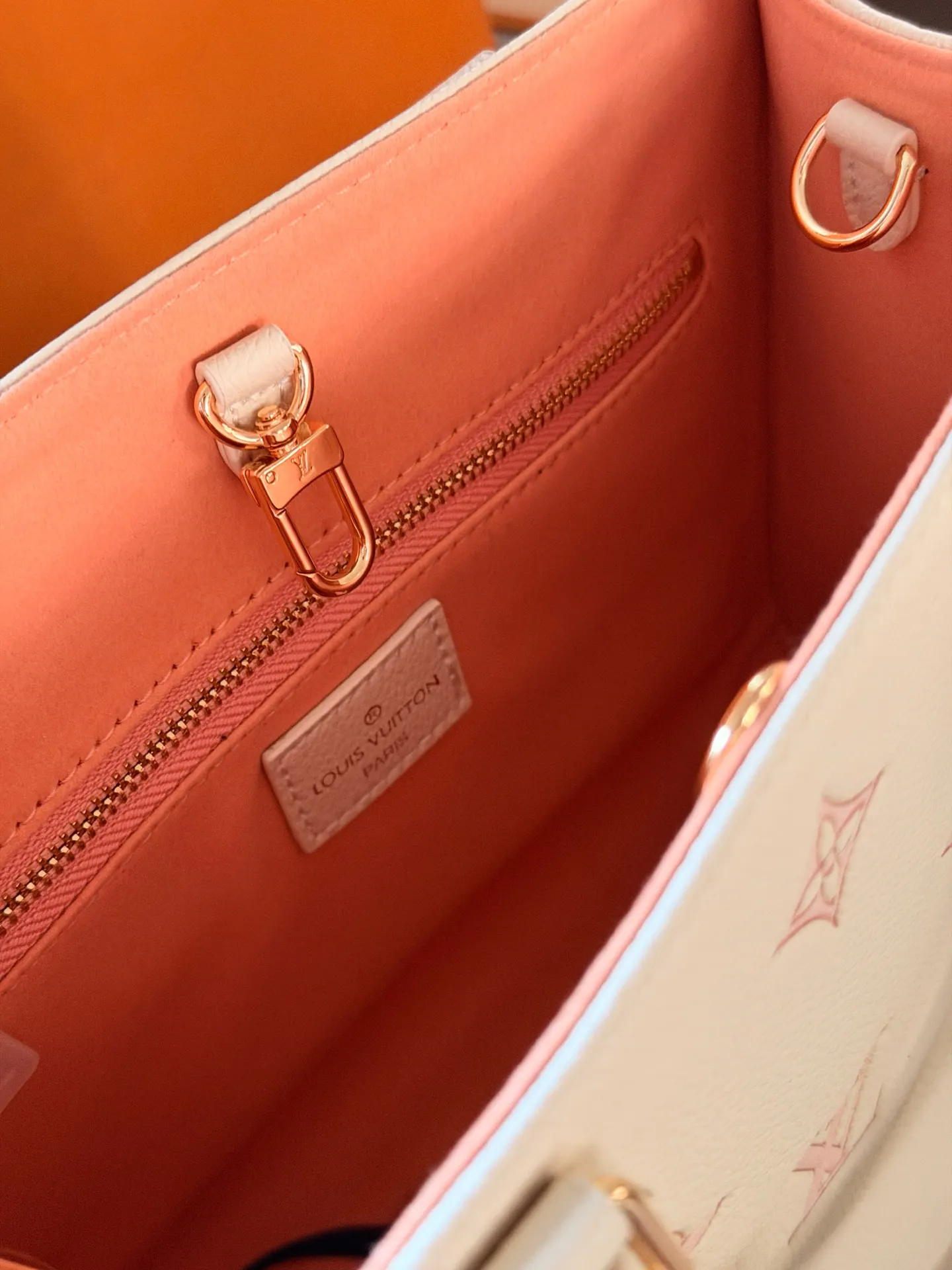 Monogram Empreinte OnTheGo Tote Bag D31018242 — view 6