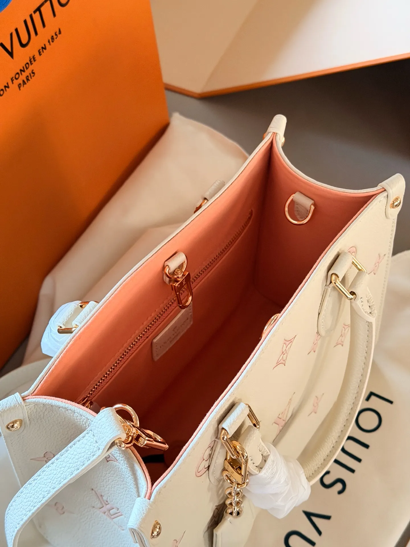 Monogram Empreinte OnTheGo Tote Bag D31018242 — view 7