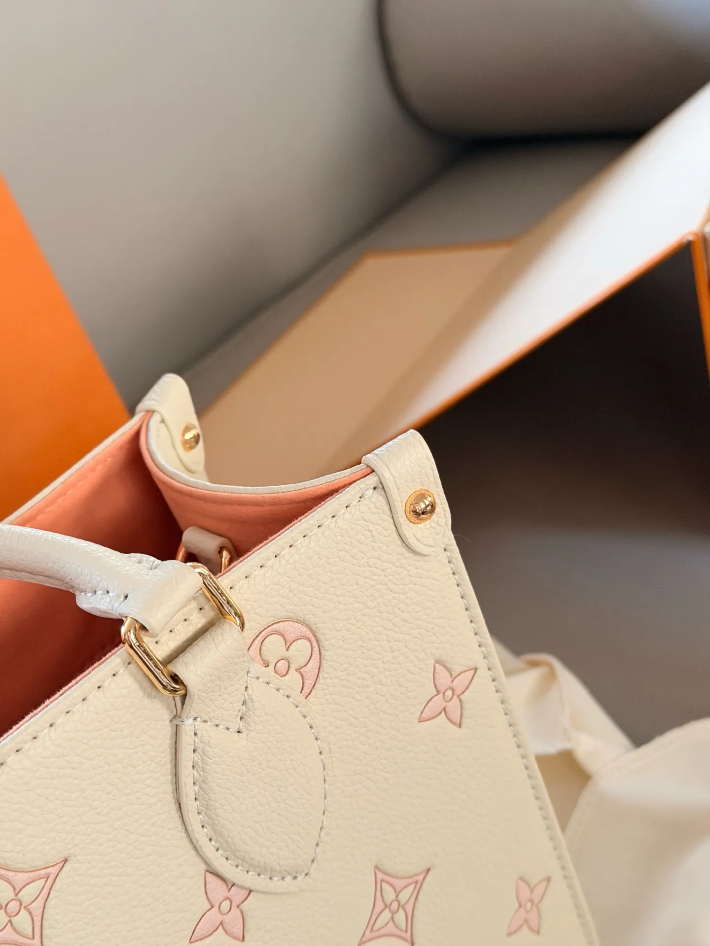 Monogram Empreinte OnTheGo Tote Bag D31018242 — view 8