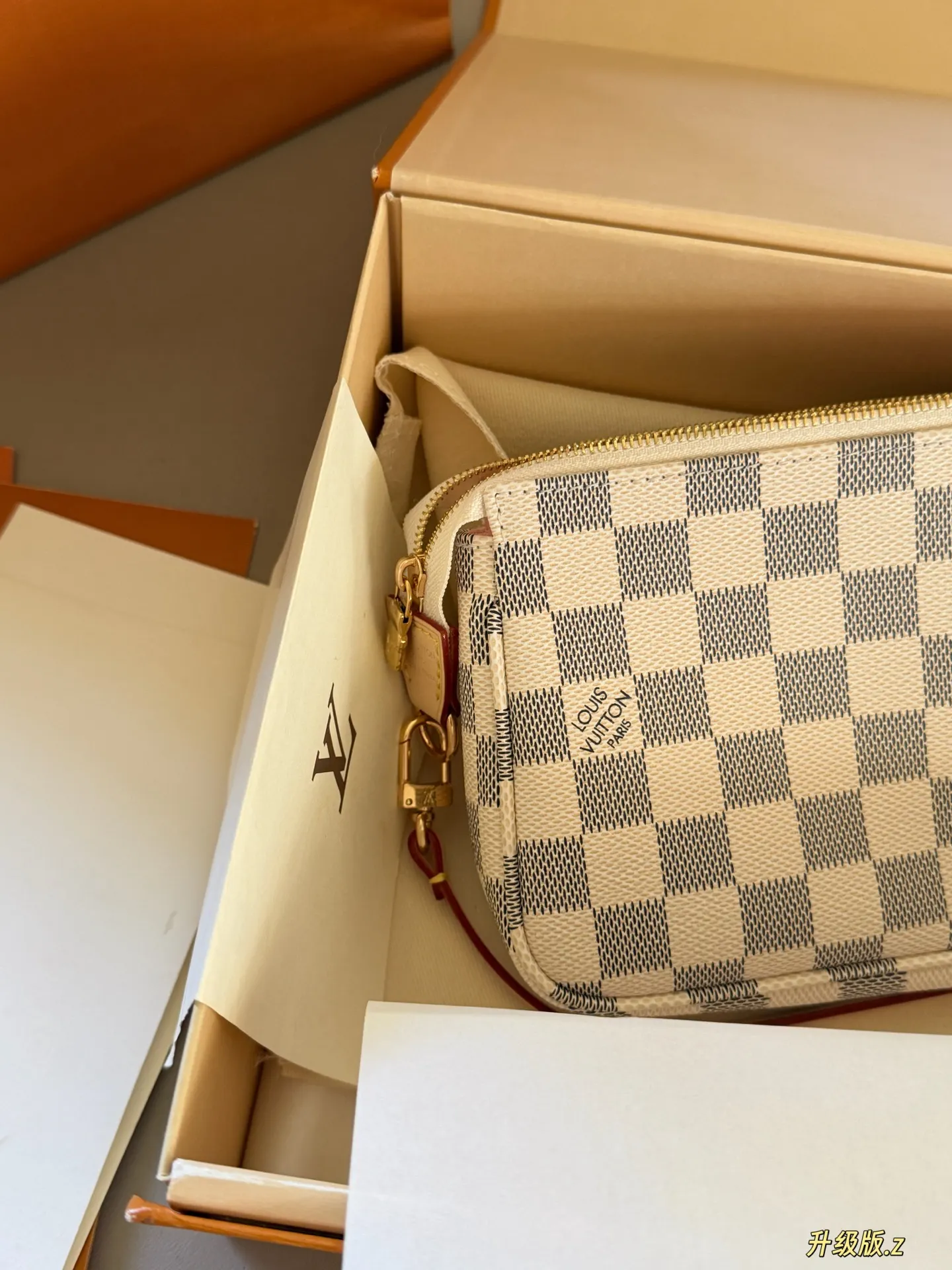 Damier Azur Pochette Accessoires Bag D31018431 — view 9