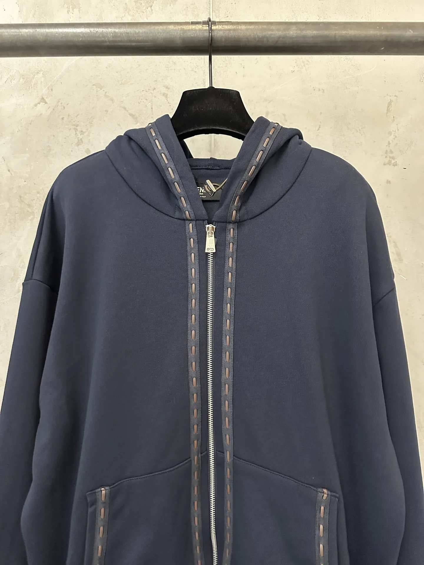 Logo-Patch Zip-Up Cotton Hoodie D31518884 — view 3