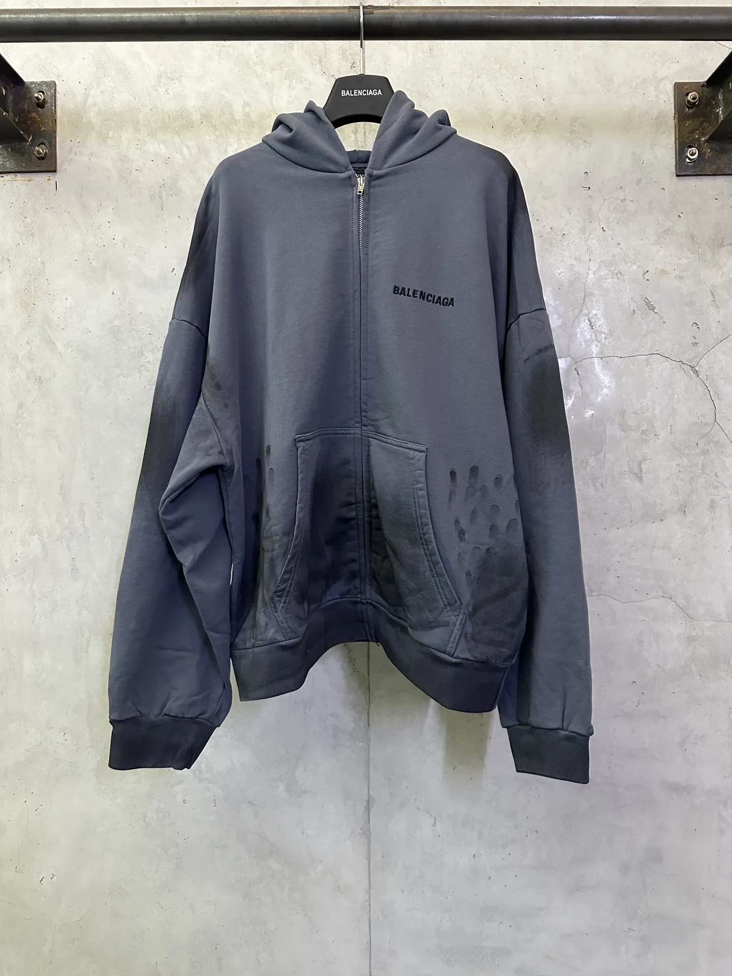 Logo-Embroidered Distressed Zip-Up Hoodie D32011497