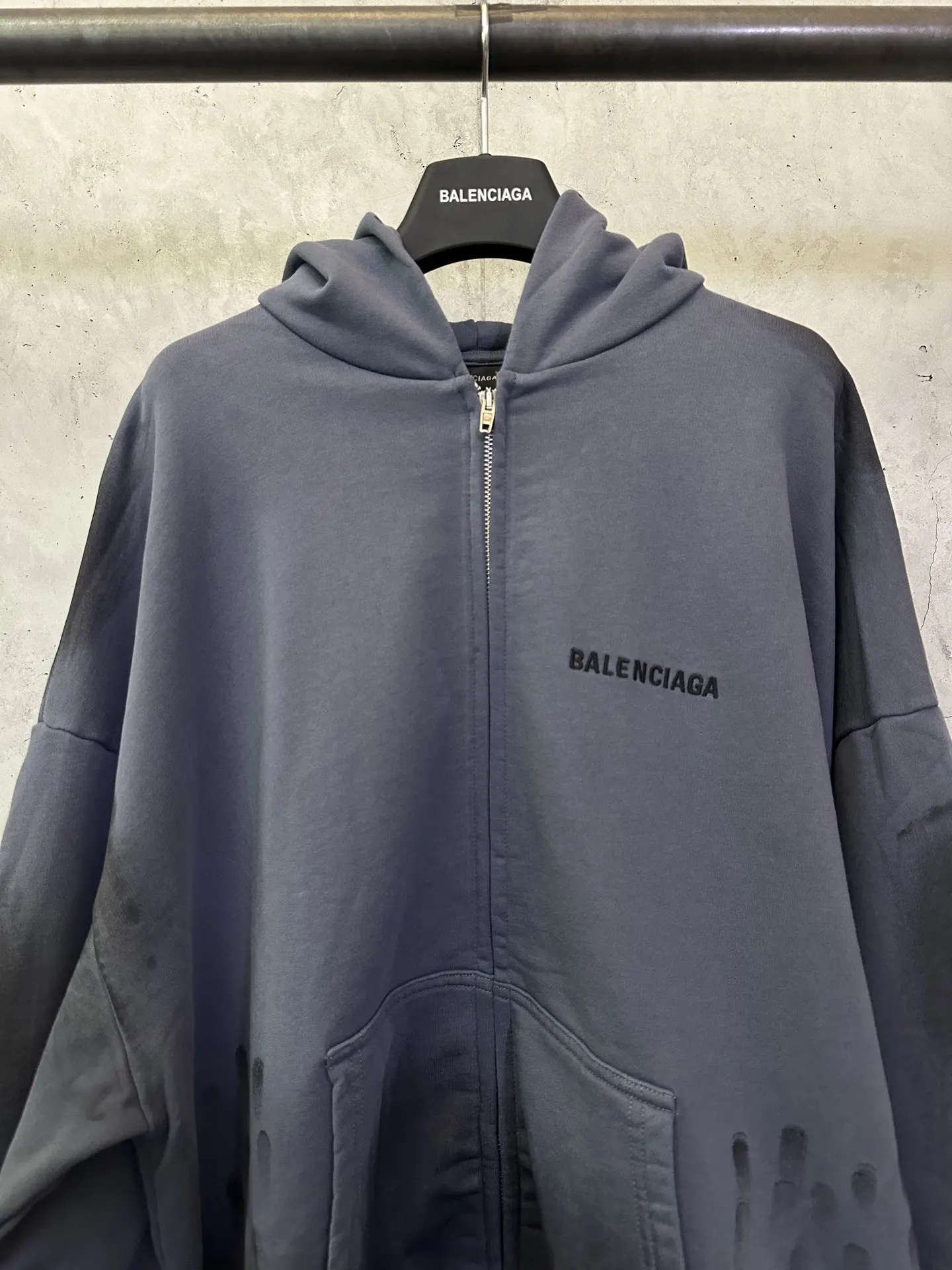 Logo-Embroidered Distressed Zip-Up Hoodie D32011497 — view 3