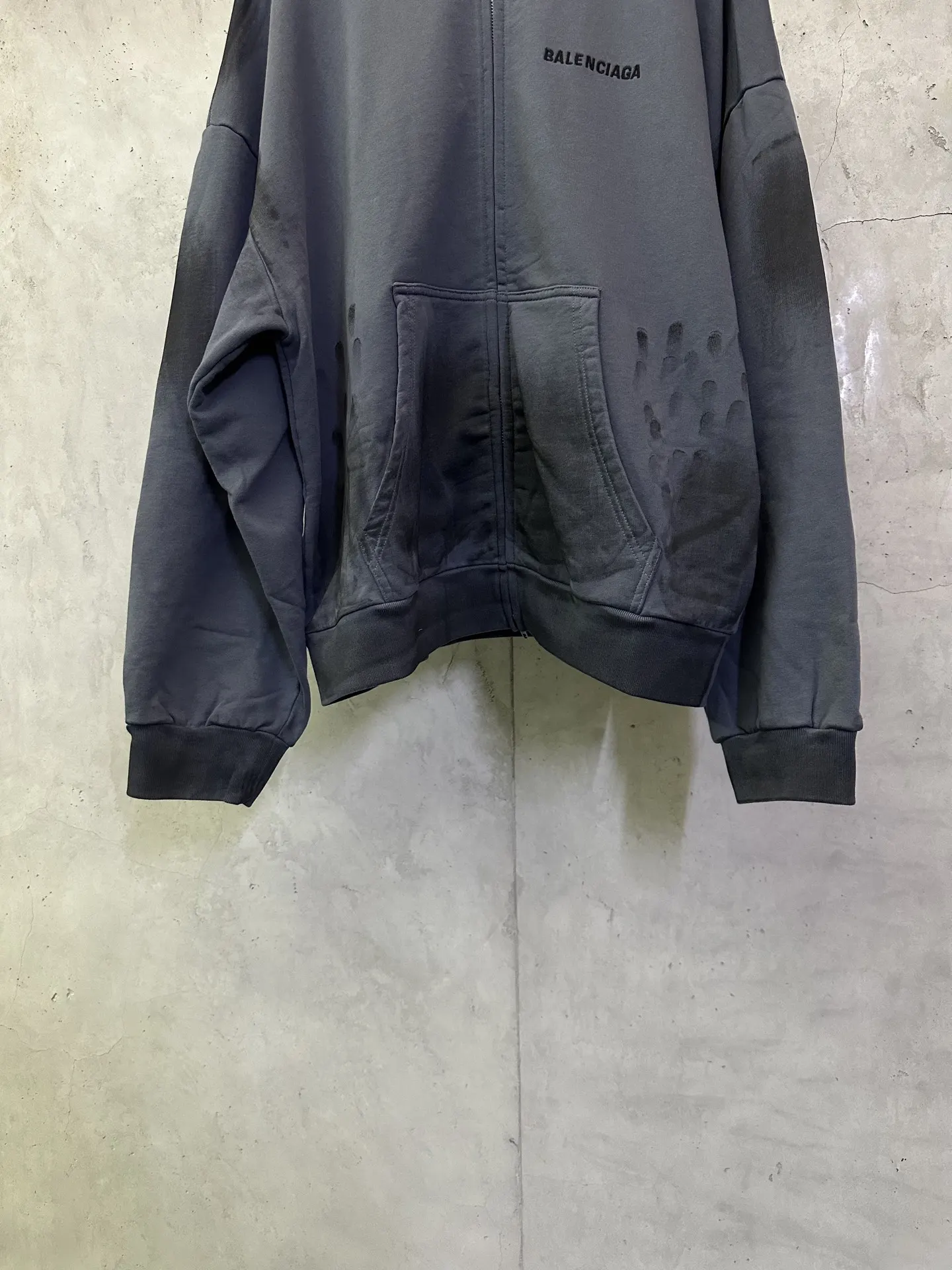 Logo-Embroidered Distressed Zip-Up Hoodie D32011497 — view 4