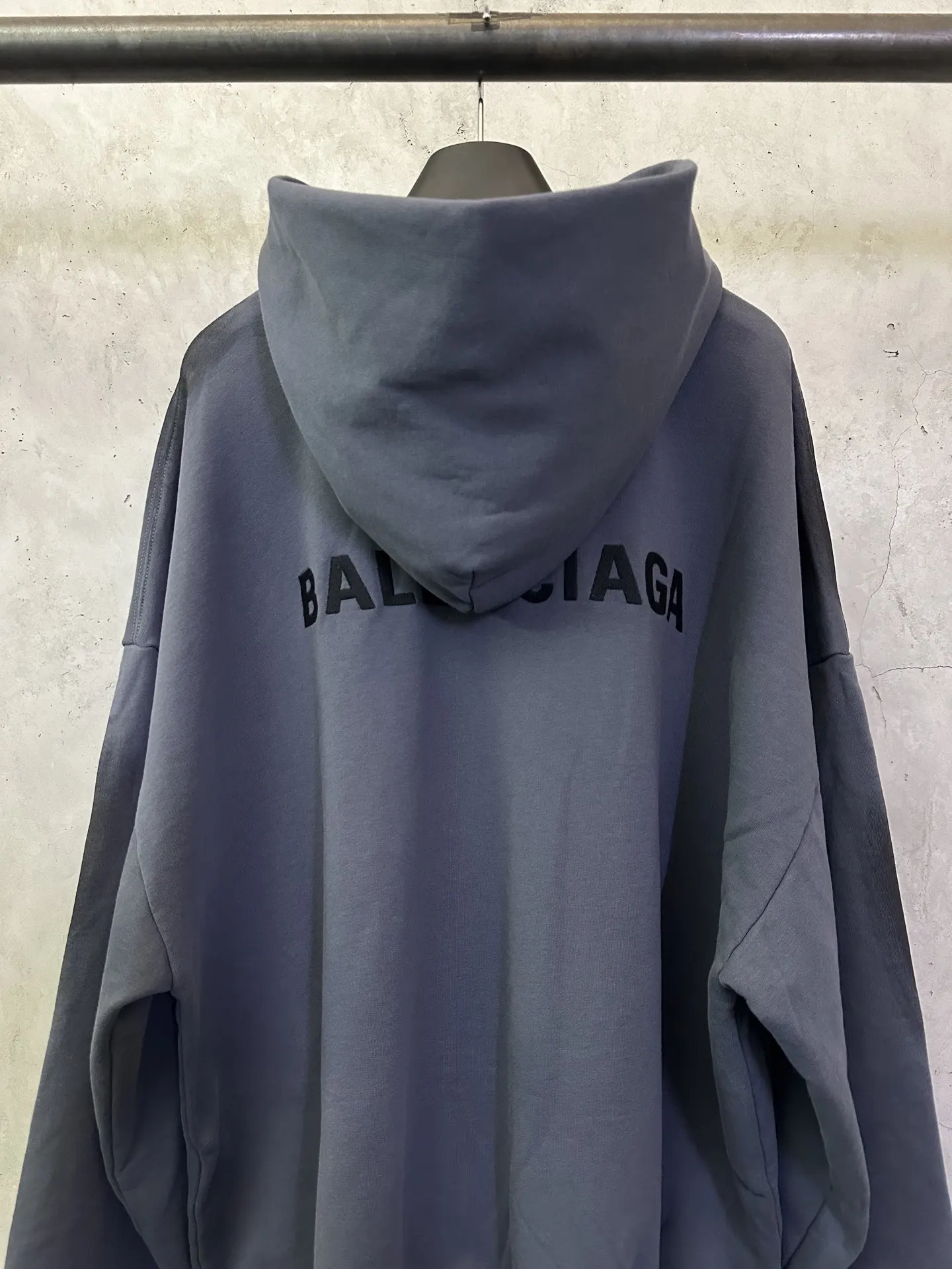 Logo-Embroidered Distressed Zip-Up Hoodie D32011497 — view 5