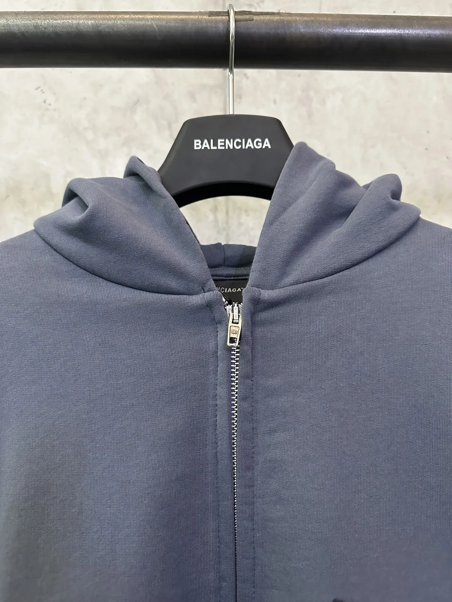 Logo-Embroidered Distressed Zip-Up Hoodie D32011497 — view 7