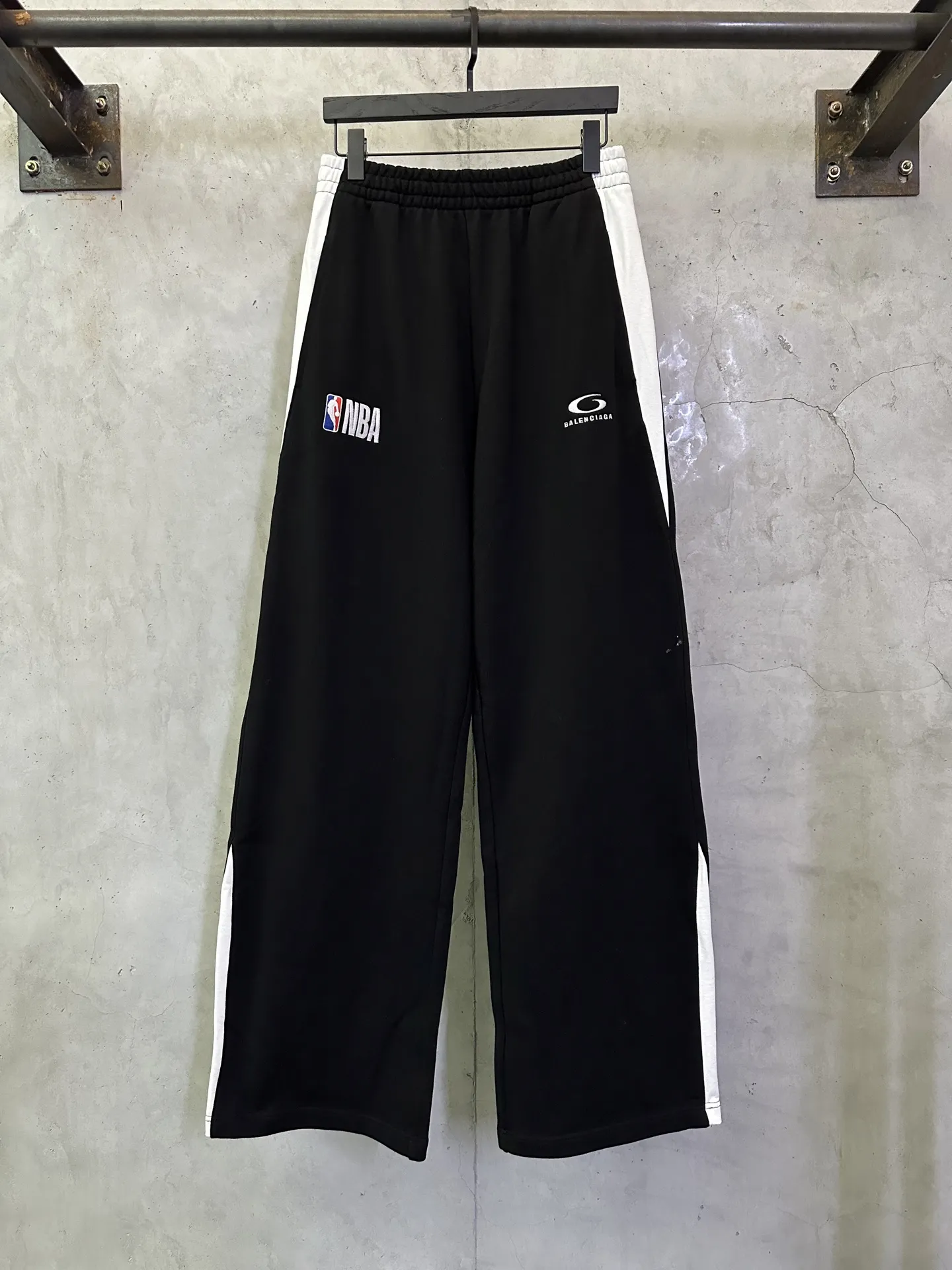 Balenciaga x NBA Embroidered Wide-Leg Sweatpants D32012353