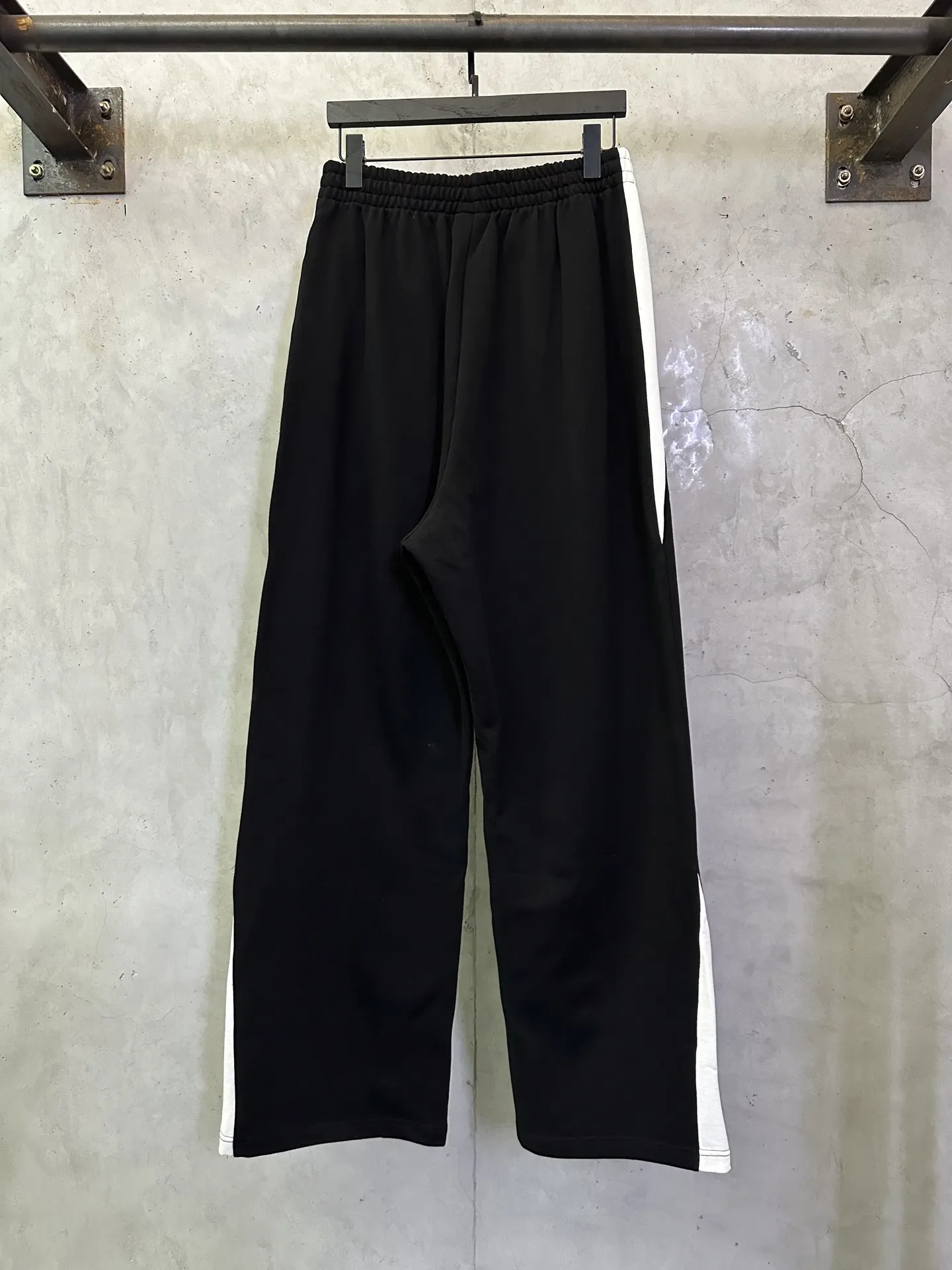 Balenciaga x NBA Embroidered Wide-Leg Sweatpants D32012353 — view 2