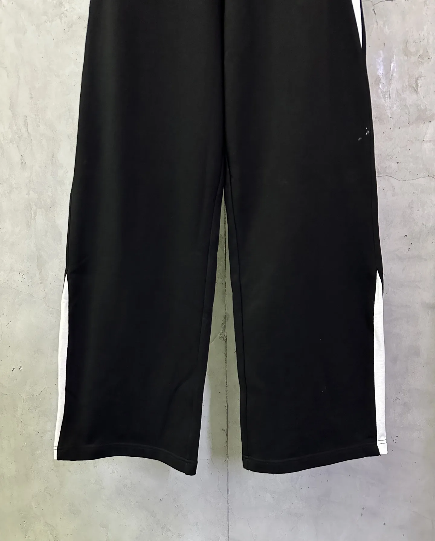 Balenciaga x NBA Embroidered Wide-Leg Sweatpants D32012353 — view 4