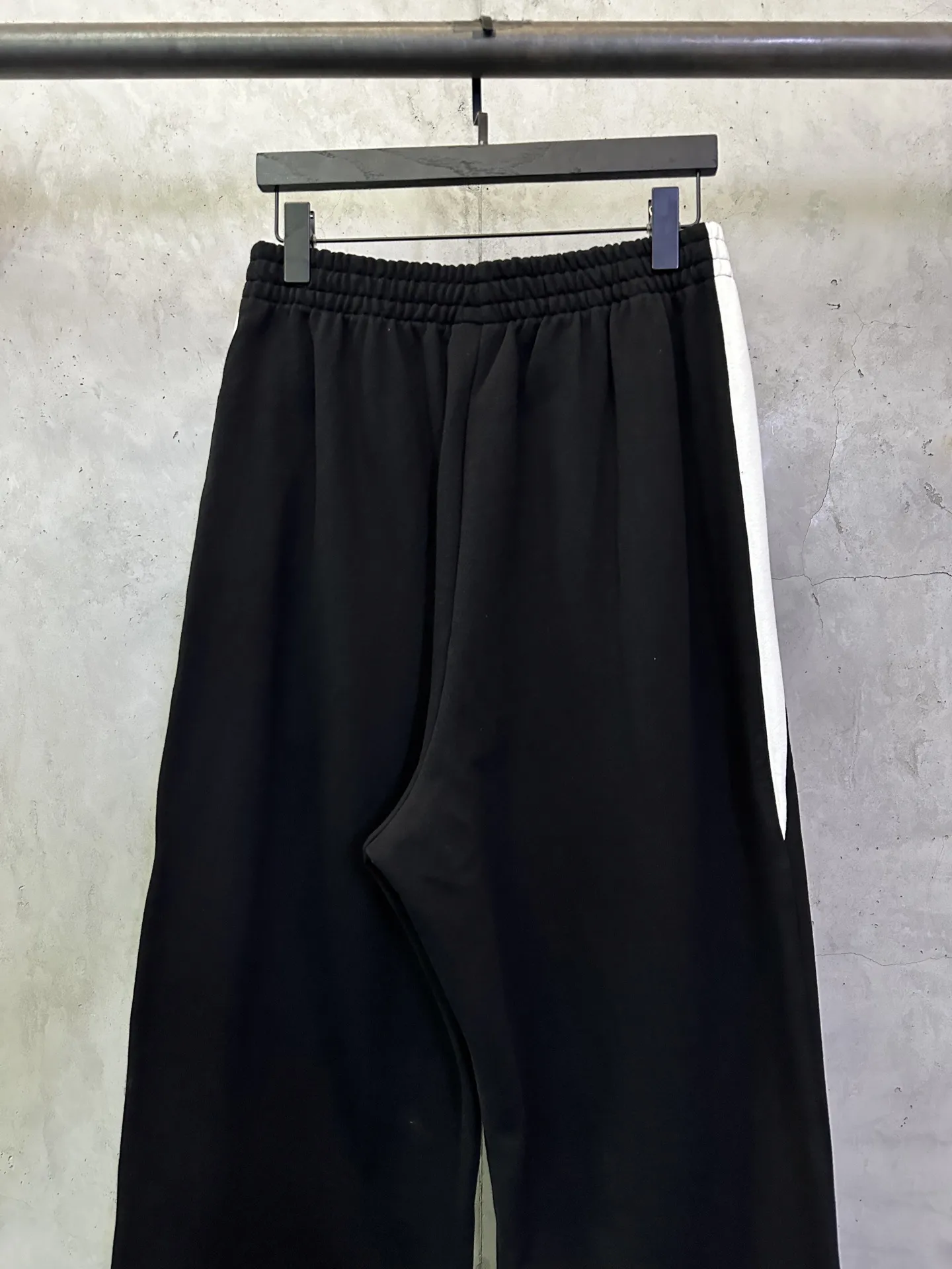 Balenciaga x NBA Embroidered Wide-Leg Sweatpants D32012353 — view 5