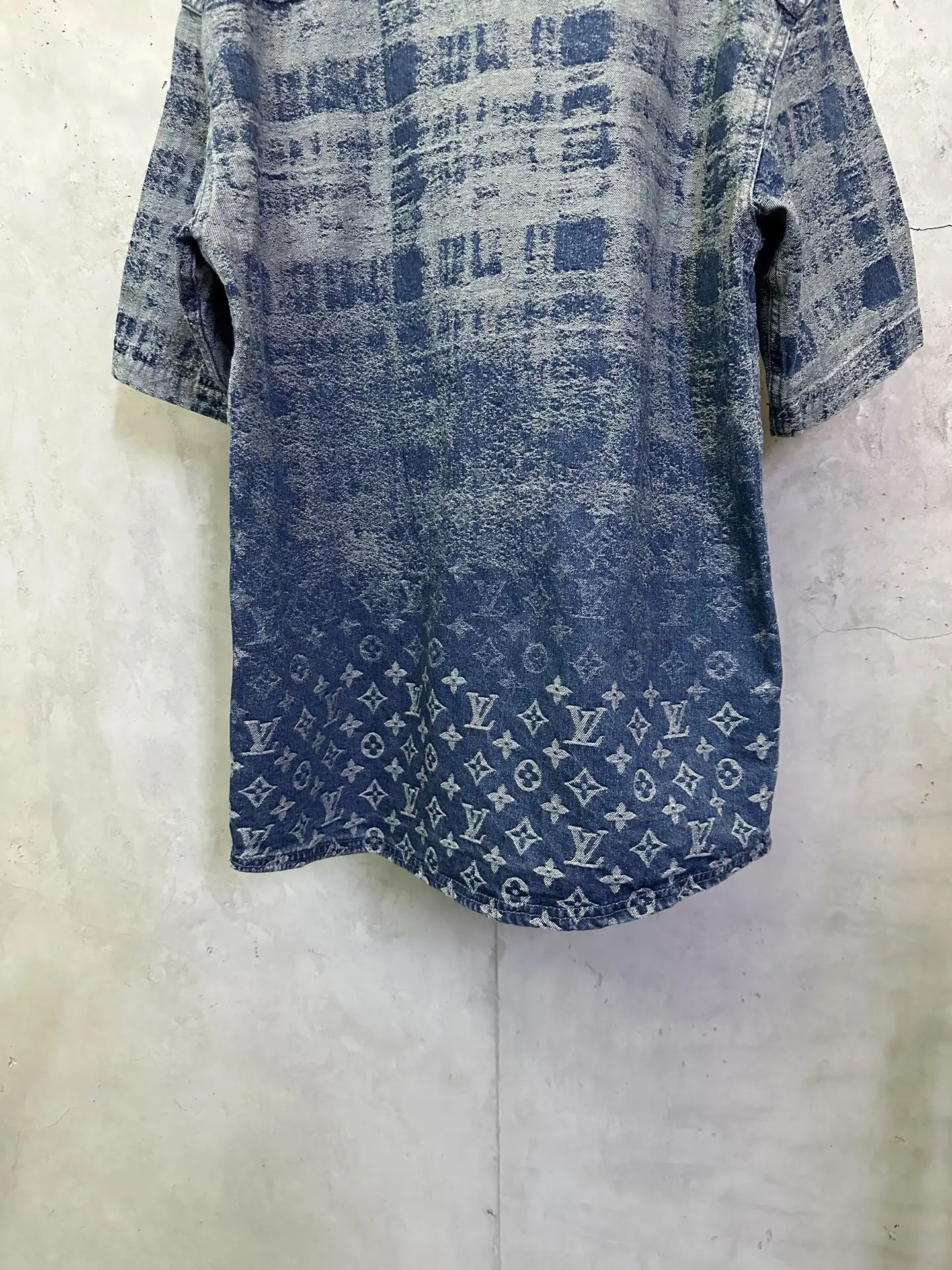 Monogram Jacquard Denim Short-Sleeve Shirt D32012344 — view 4