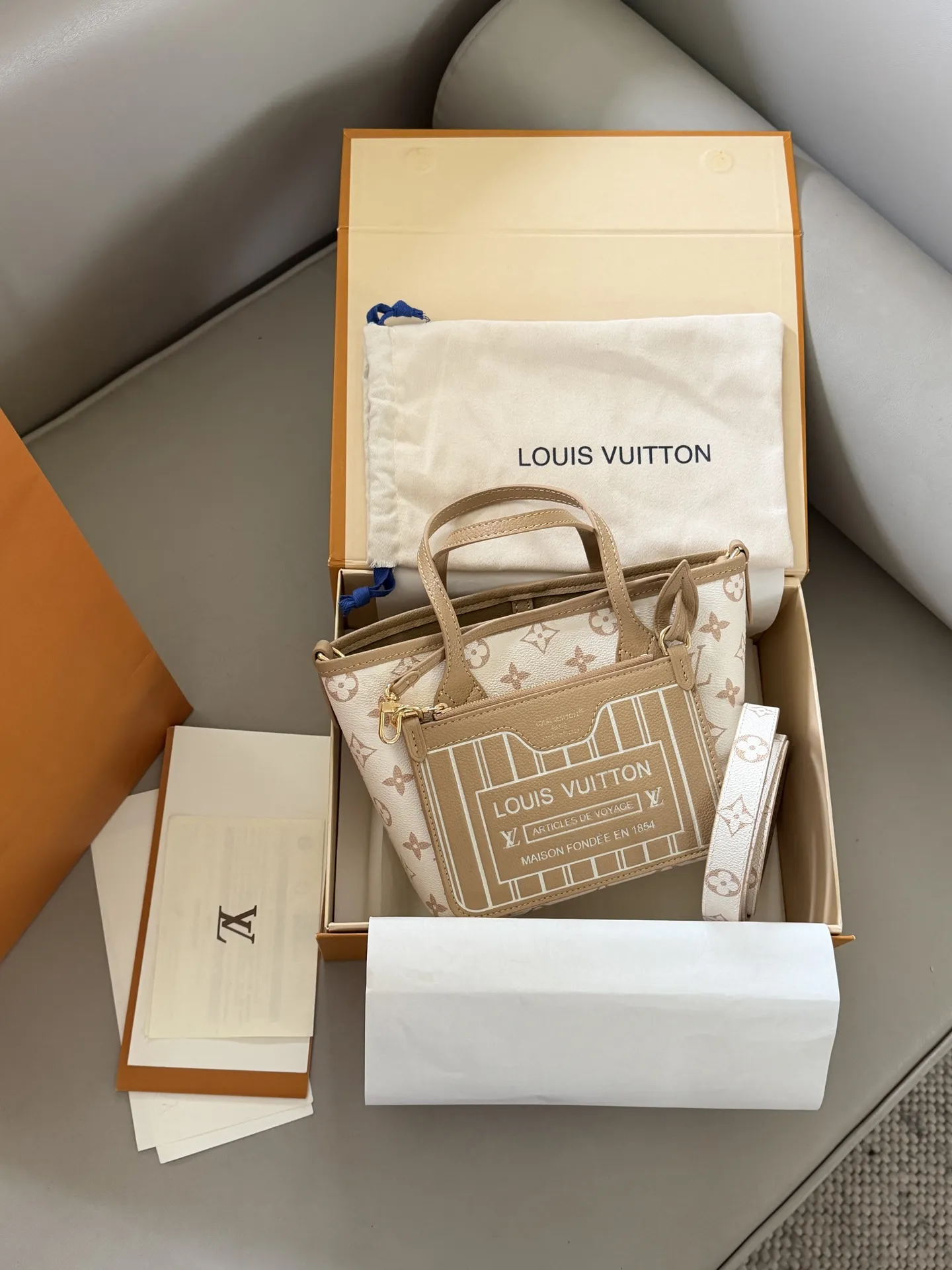Neverfull BB Monogram Tote Bag D32018318 — view 2