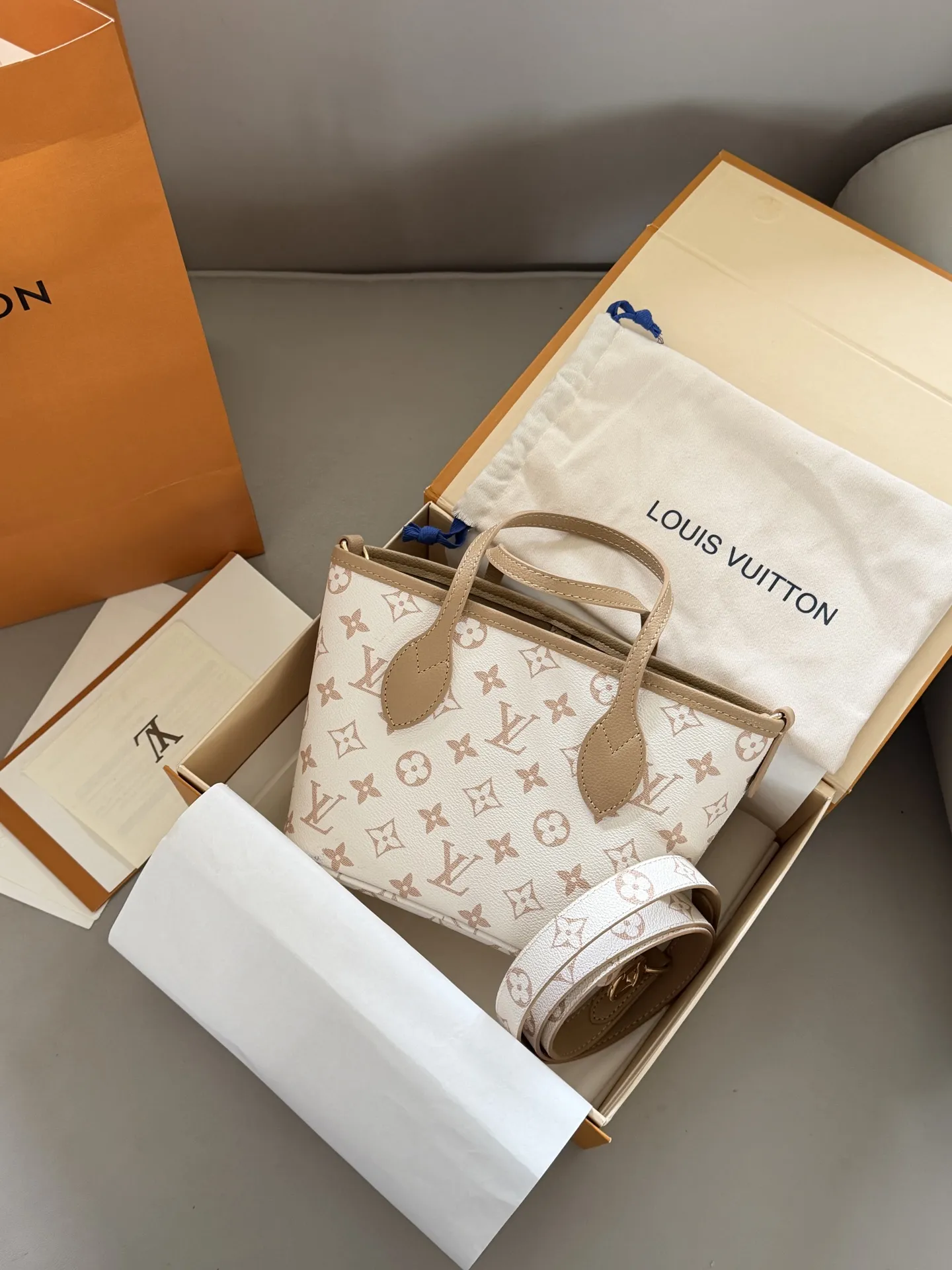 Neverfull BB Monogram Tote Bag D32018318 — view 3