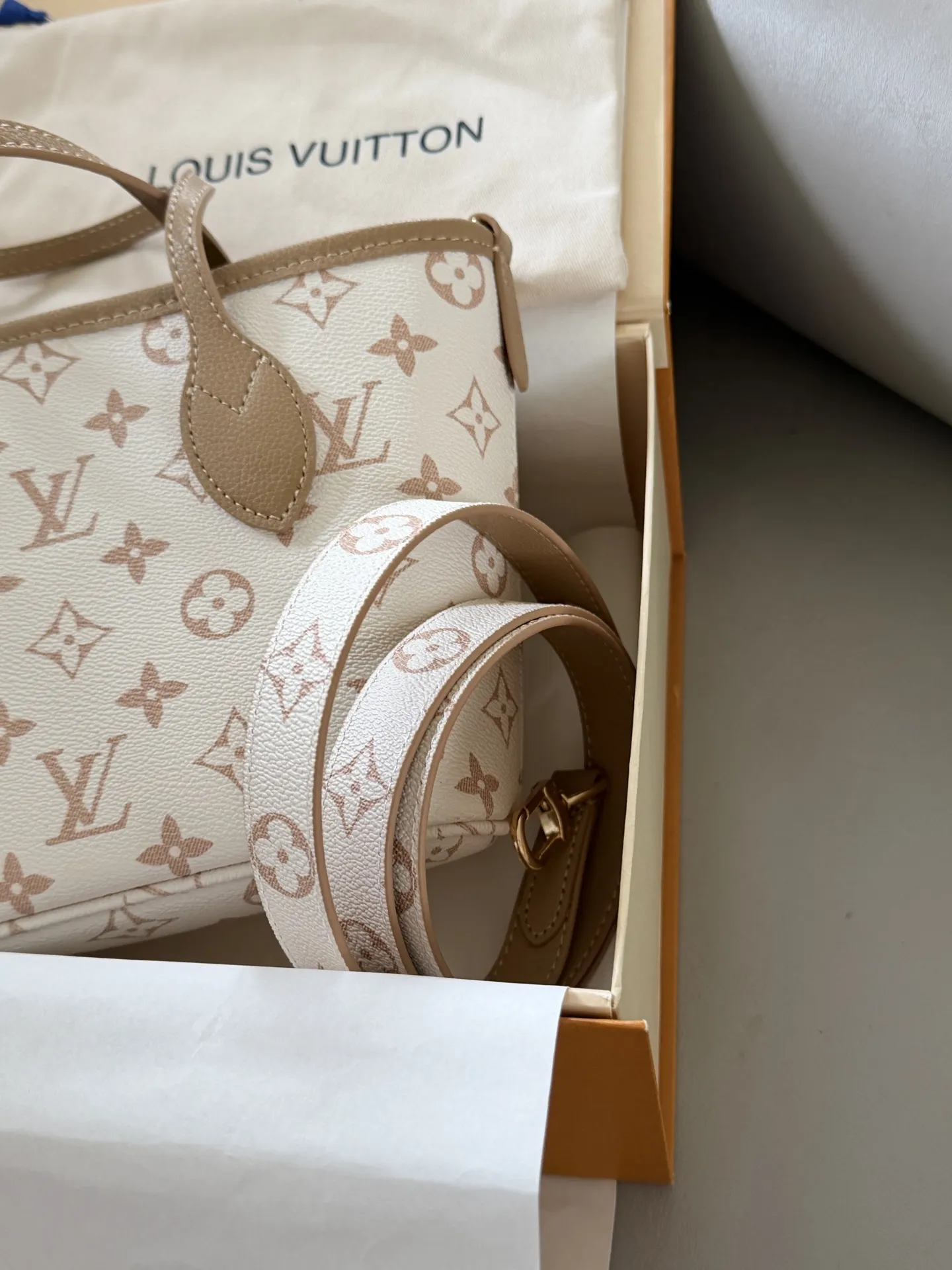 Neverfull BB Monogram Tote Bag D32018318 — view 5