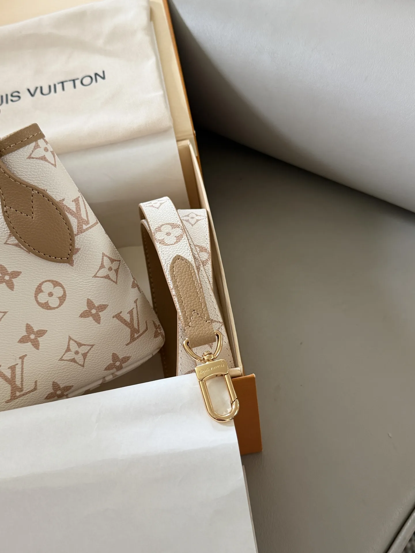 Neverfull BB Monogram Tote Bag D32018318 — view 9