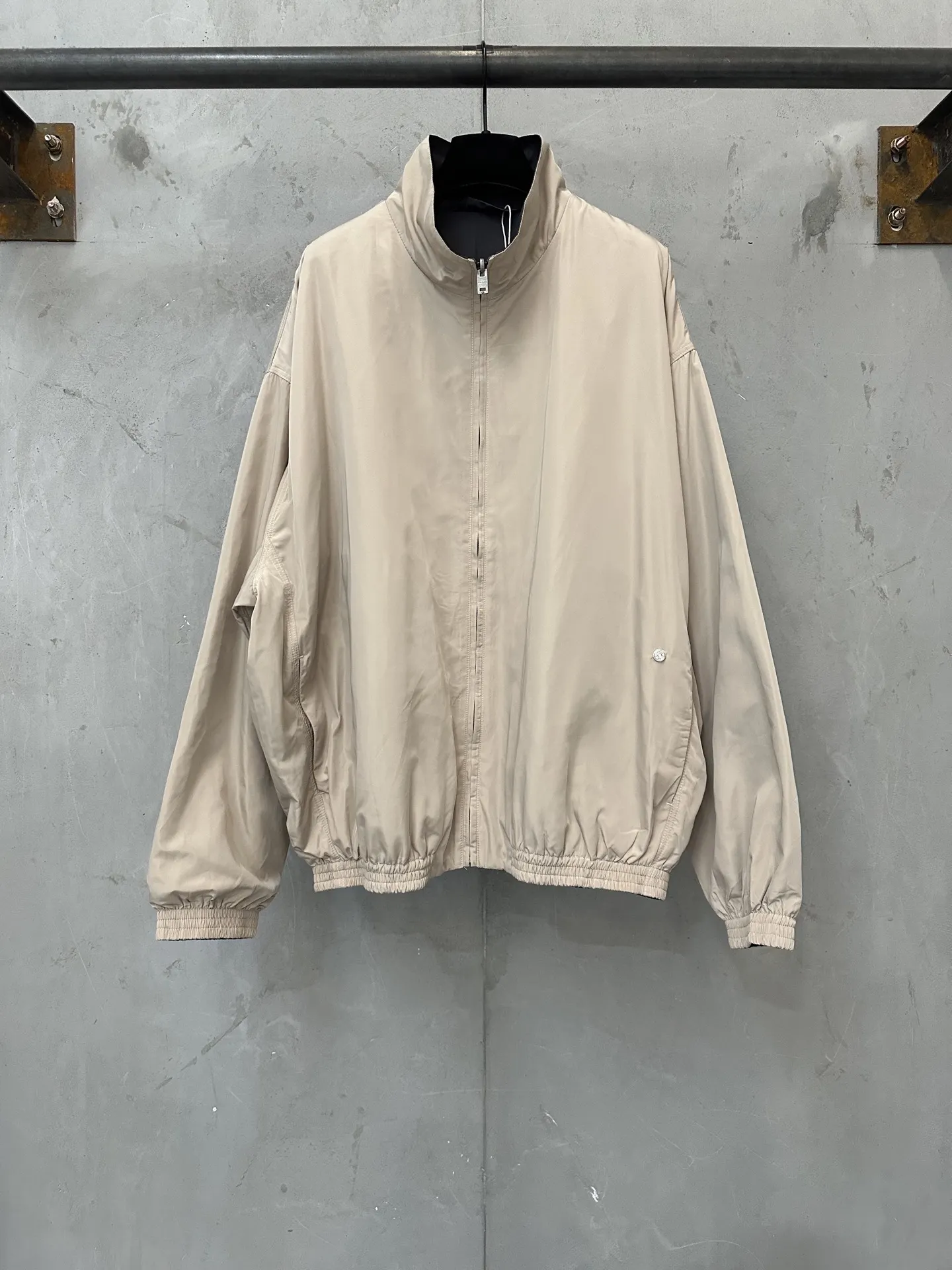 Reversible Logo-Print Crinkled Nylon Jacket D33022245 — view 3