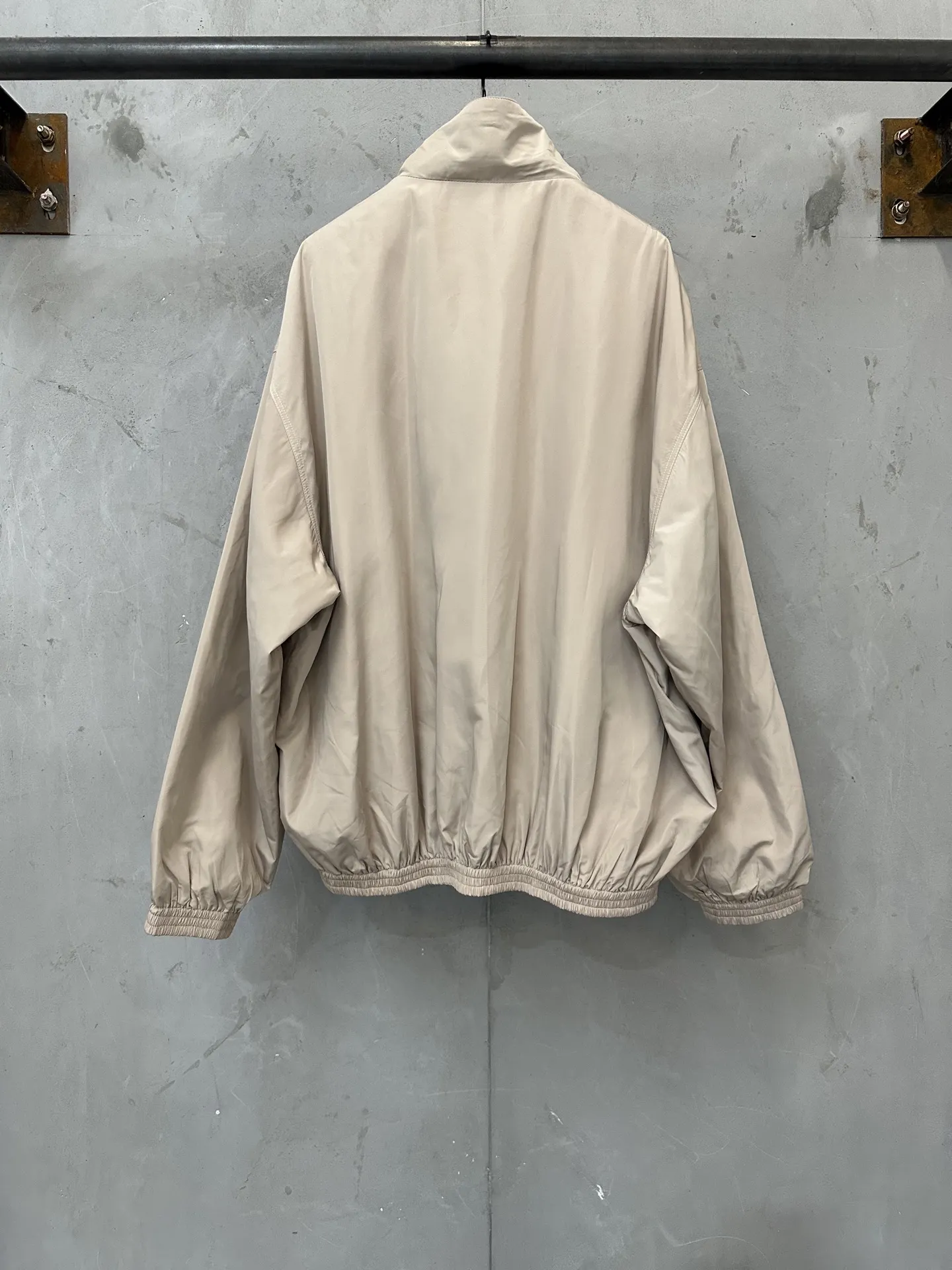 Reversible Logo-Print Crinkled Nylon Jacket D33022245 — view 4
