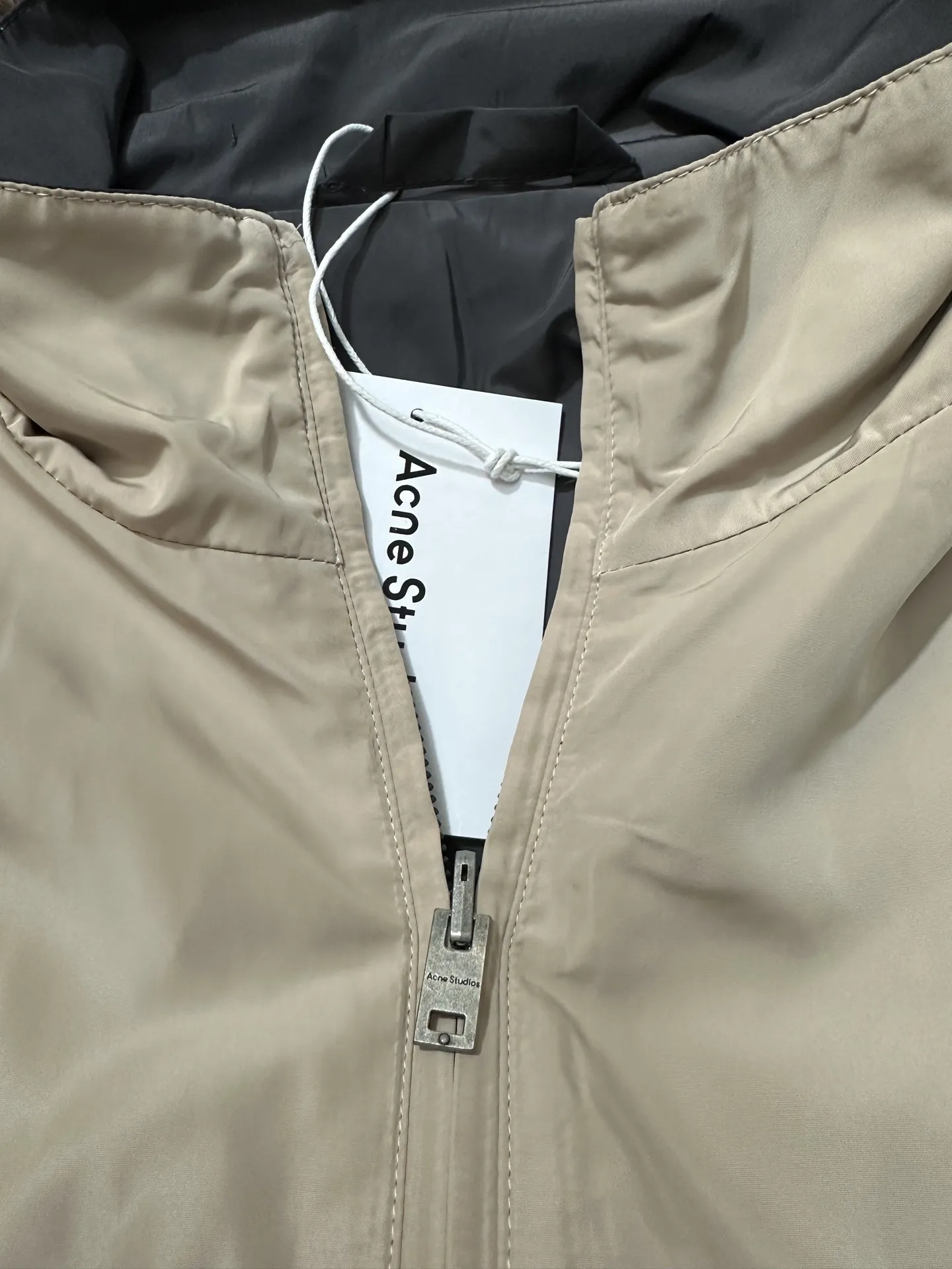 Reversible Logo-Print Crinkled Nylon Jacket D33022245 — view 8