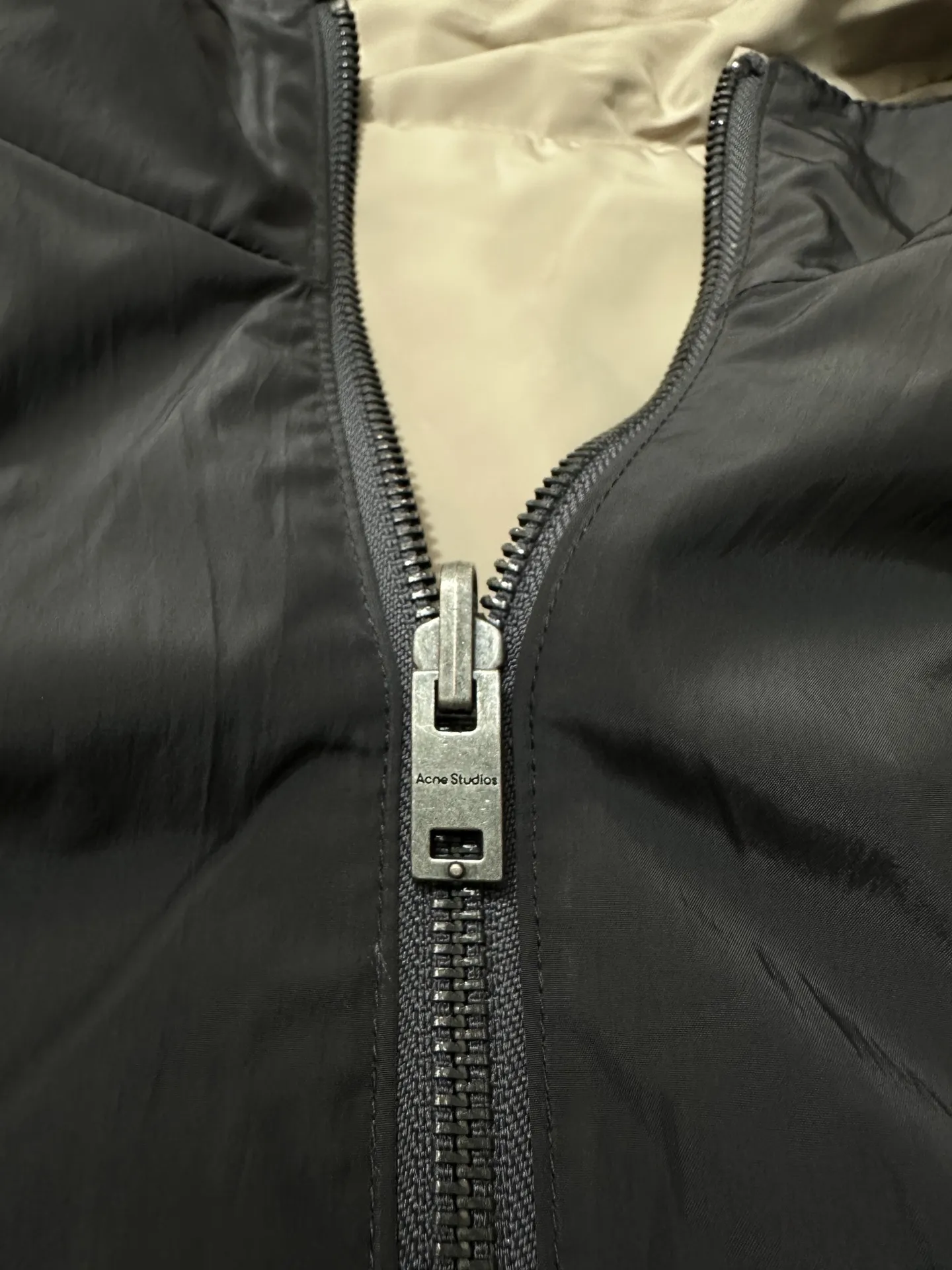 Reversible Logo-Print Crinkled Nylon Jacket D33022245 — view 10
