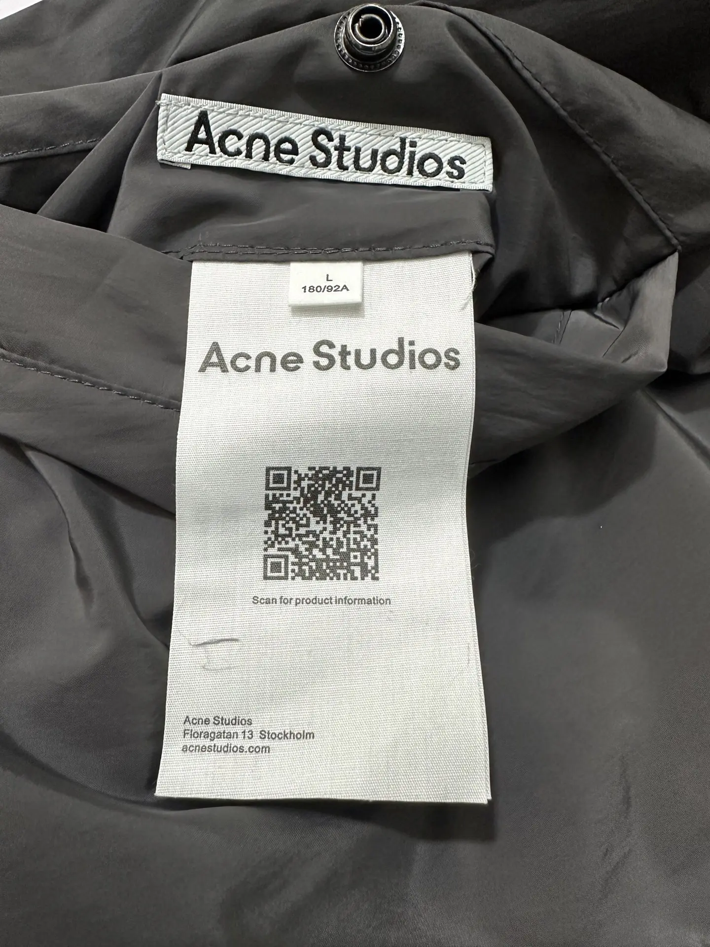 Reversible Logo-Print Crinkled Nylon Jacket D33022245 — view 13