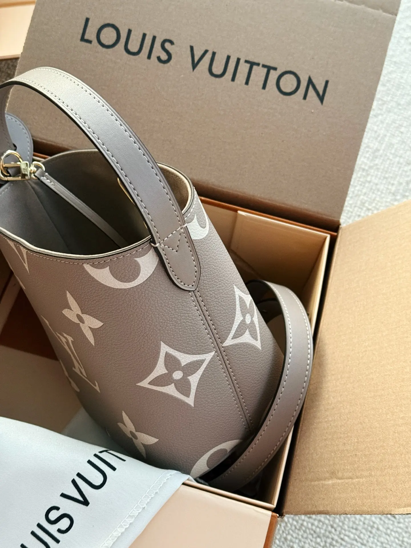 Monogram Empreinte All In BB Bucket Bag D33018099 — view 8