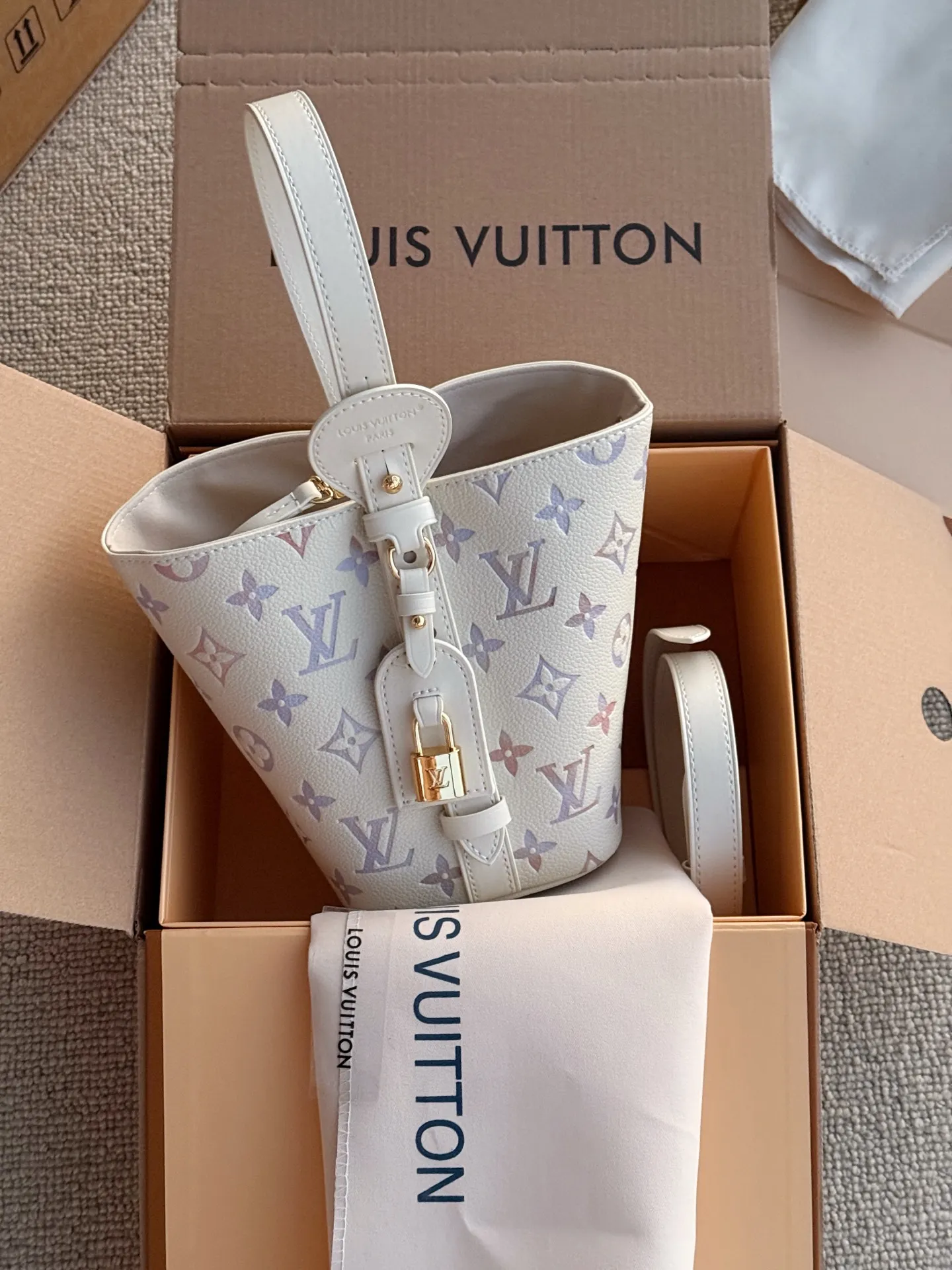 LV All In BB Monogram Bucket Bag D33018091 — view 2