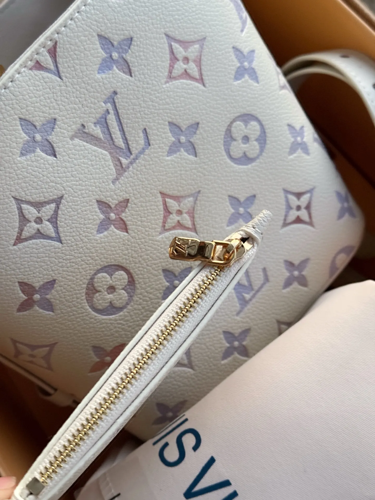 LV All In BB Monogram Bucket Bag D33018091 — view 4