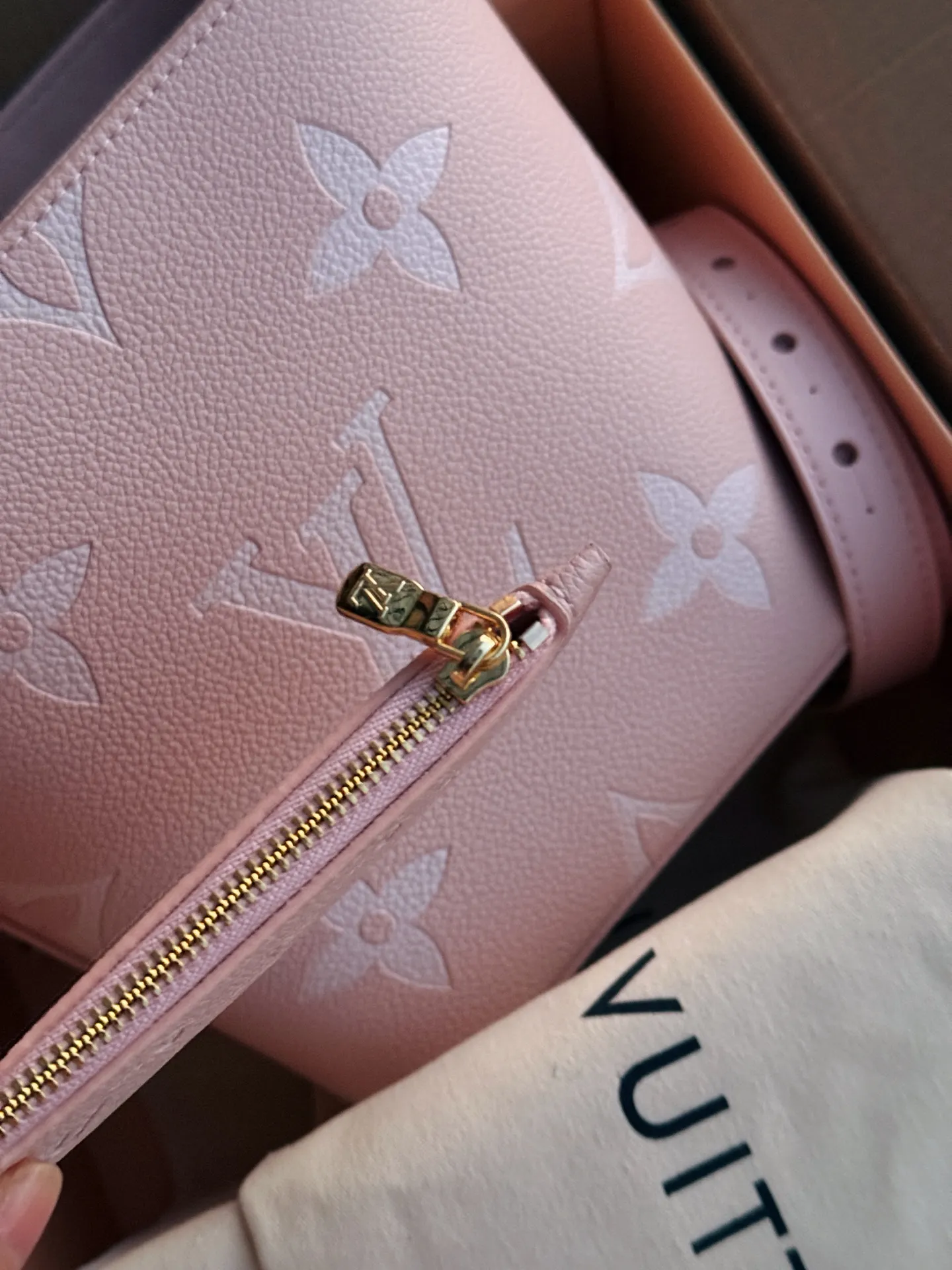 Monogram Empreinte Leather Bucket Bag D33018101 — view 4