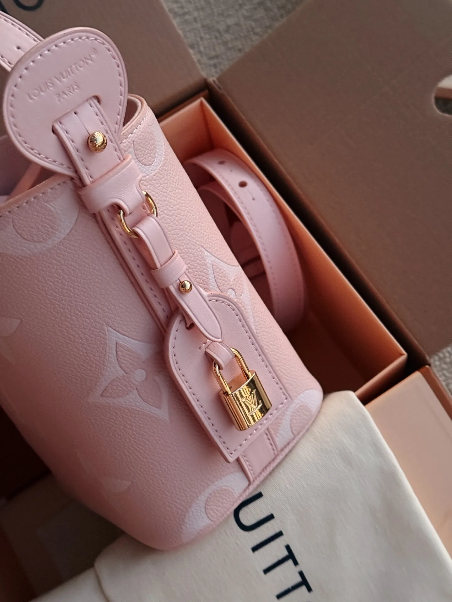 Monogram Empreinte Leather Bucket Bag D33018101 — view 6