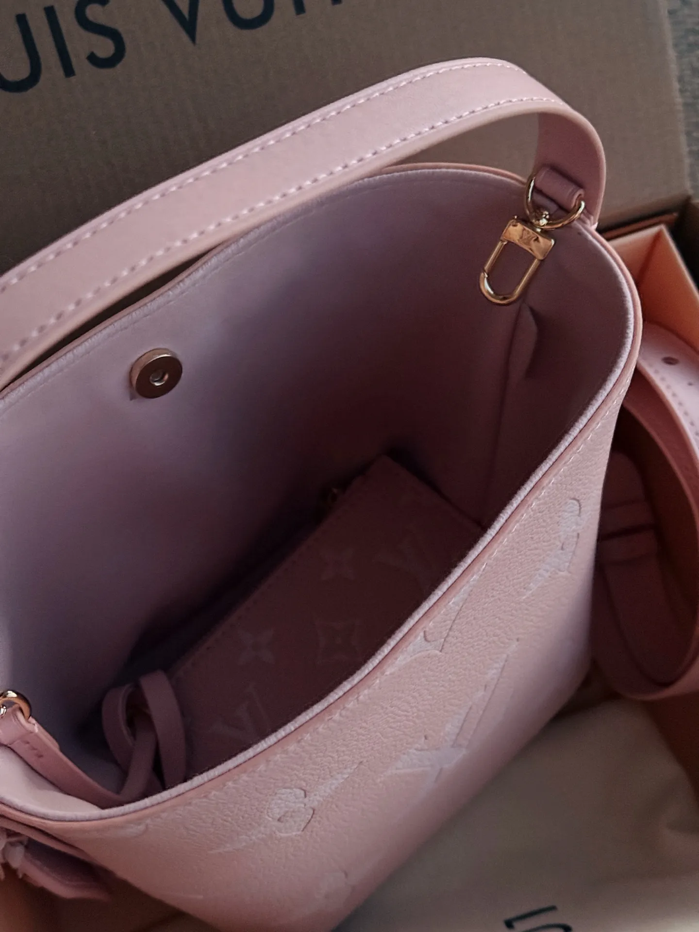 Monogram Empreinte Leather Bucket Bag D33018101 — view 7