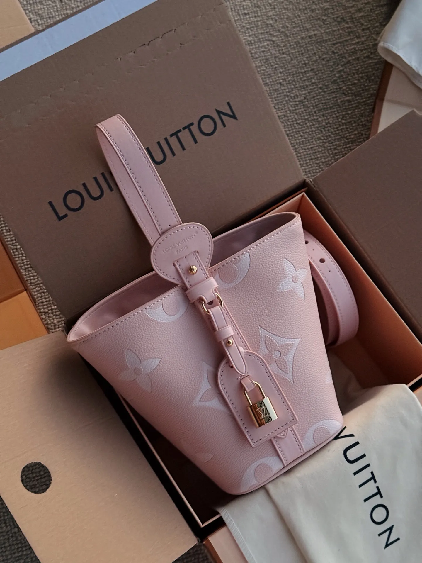Monogram Empreinte Leather Bucket Bag D33018101 — view 9