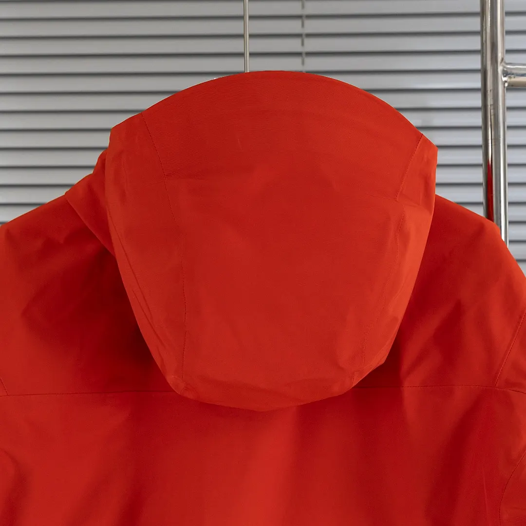 Alpha SV GORE-TEX Pro Hardshell Jacket D33023663 — view 14