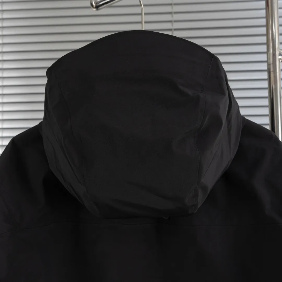 Alpha SV GORE-TEX Pro Hardshell Jacket D33023665 — view 14