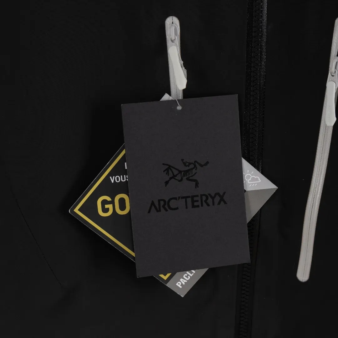 Alpha SV GORE-TEX Pro Hooded Shell Jacket D33023664 — view 4